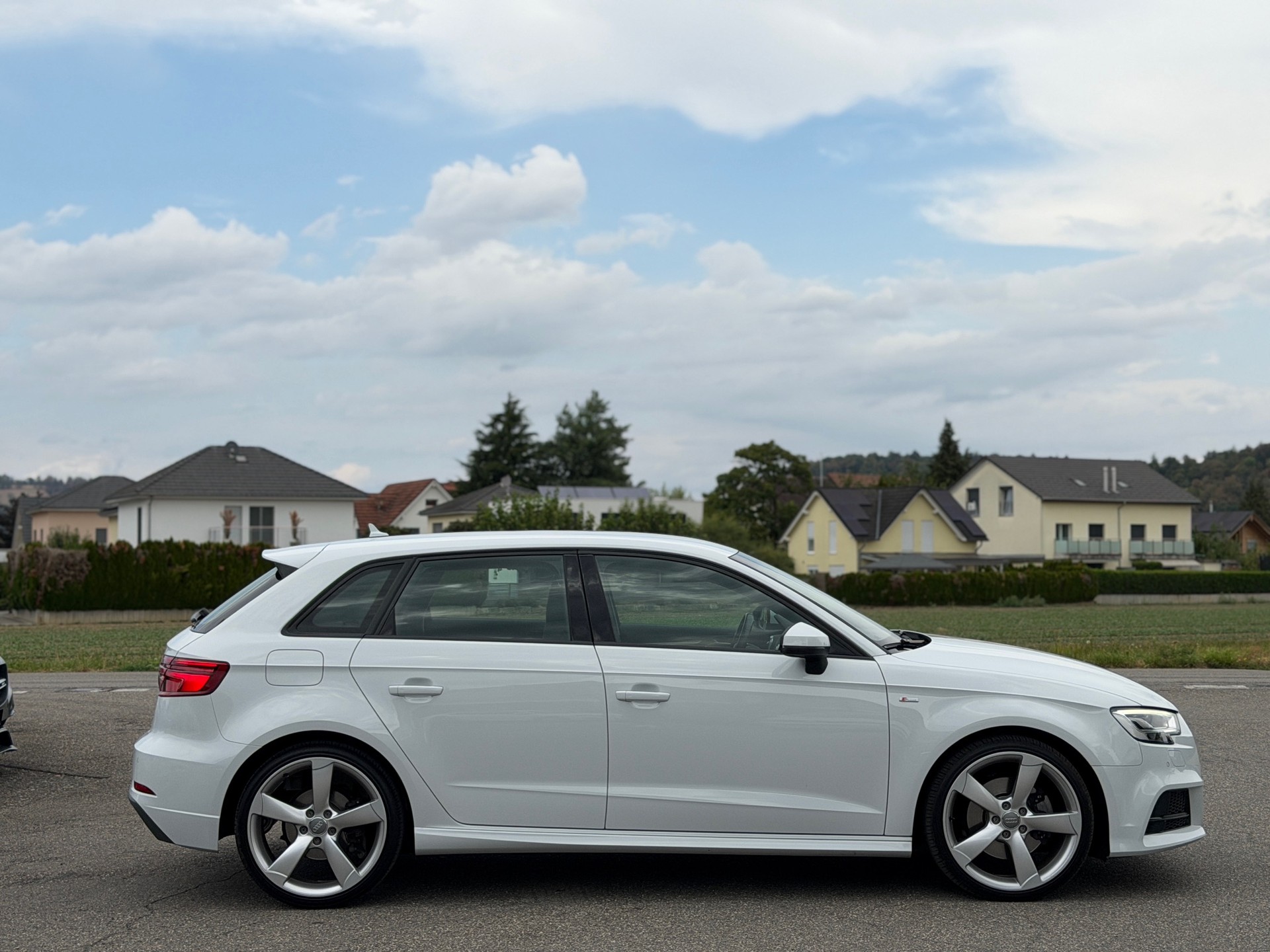 AUDI A3 Sportback 2.0 TDI Design S-tronic quattro-image-11
