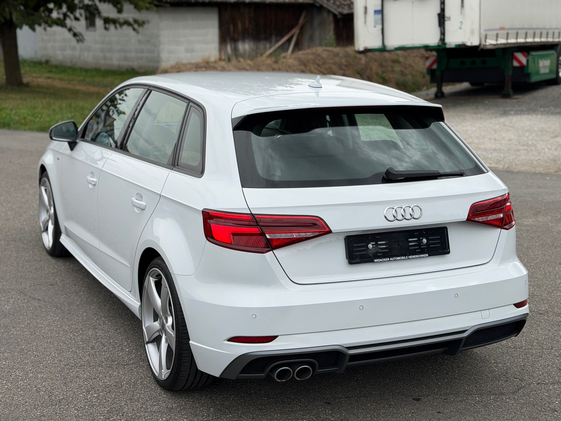 AUDI A3 Sportback 2.0 TDI Design S-tronic quattro-image-15