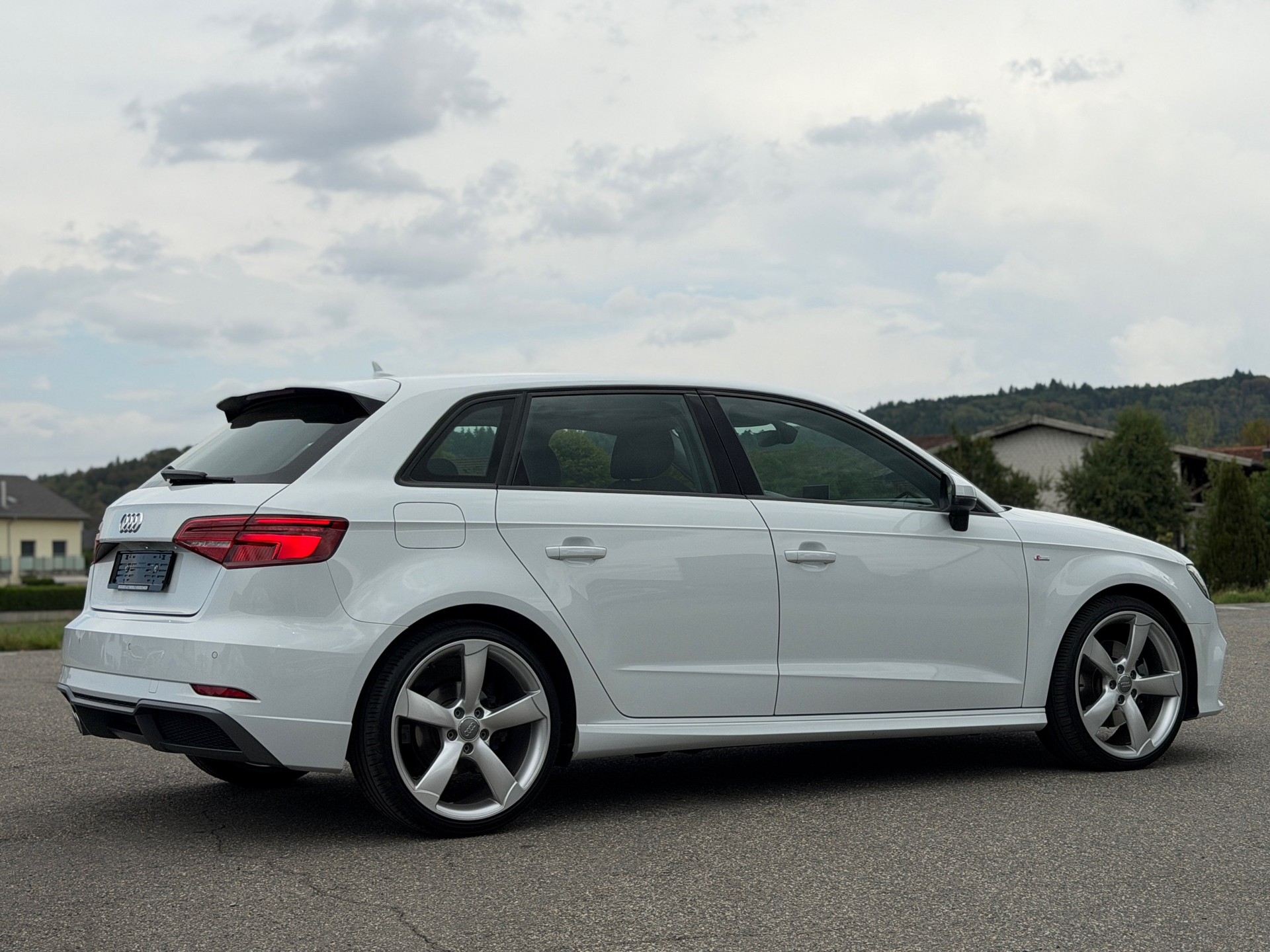 AUDI A3 Sportback 2.0 TDI Design S-tronic quattro-image-3