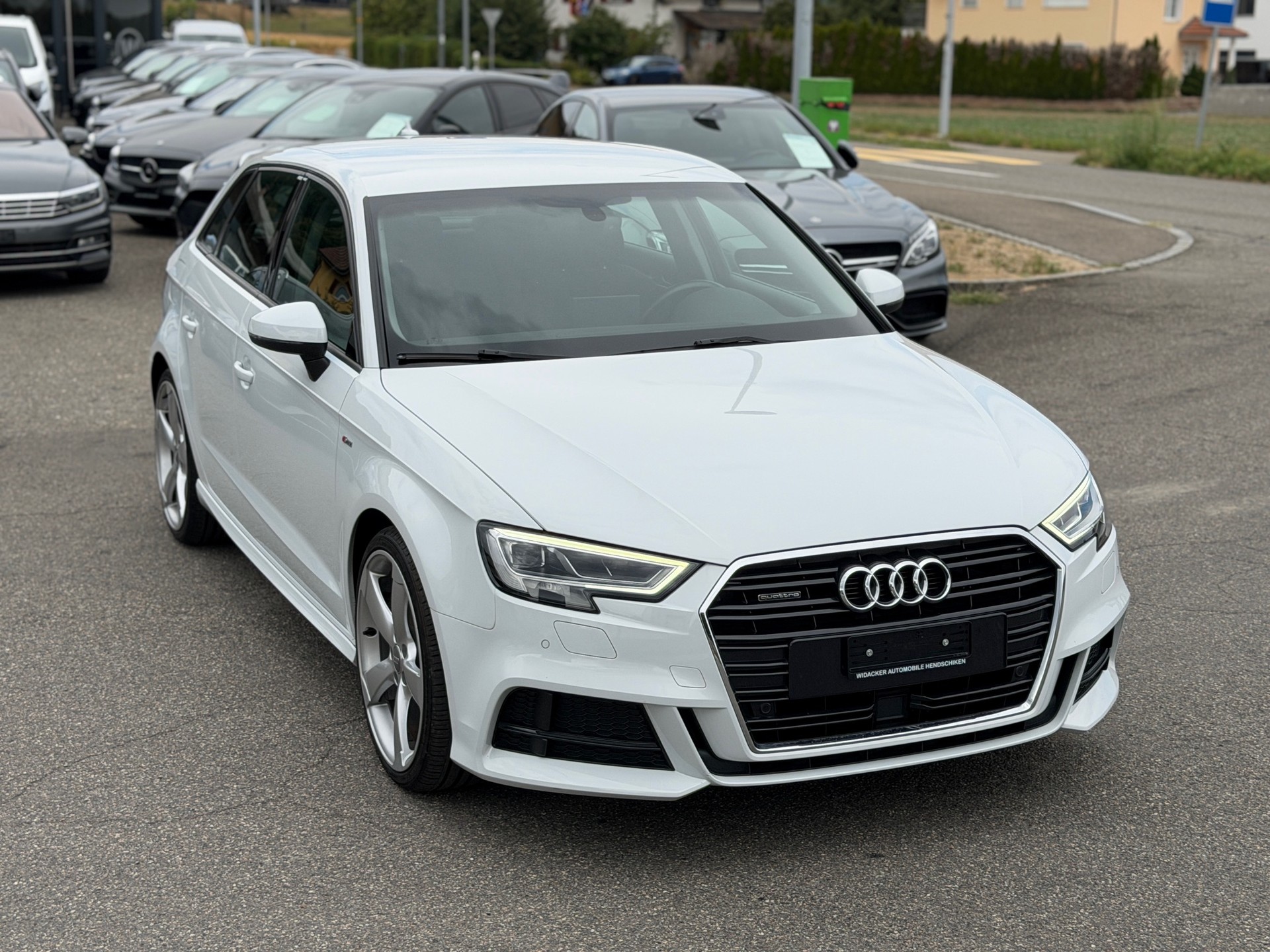AUDI A3 Sportback 2.0 TDI Design S-tronic quattro-image-14