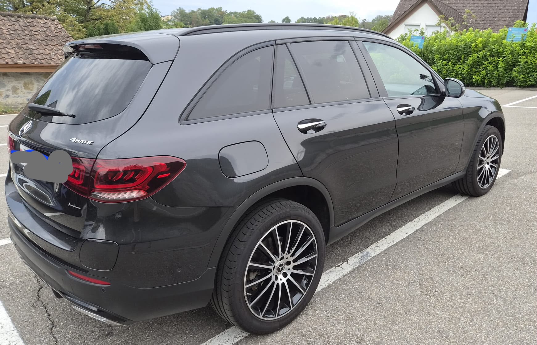 MERCEDES-BENZ GLC 300 e AMG Line 4m-image-2