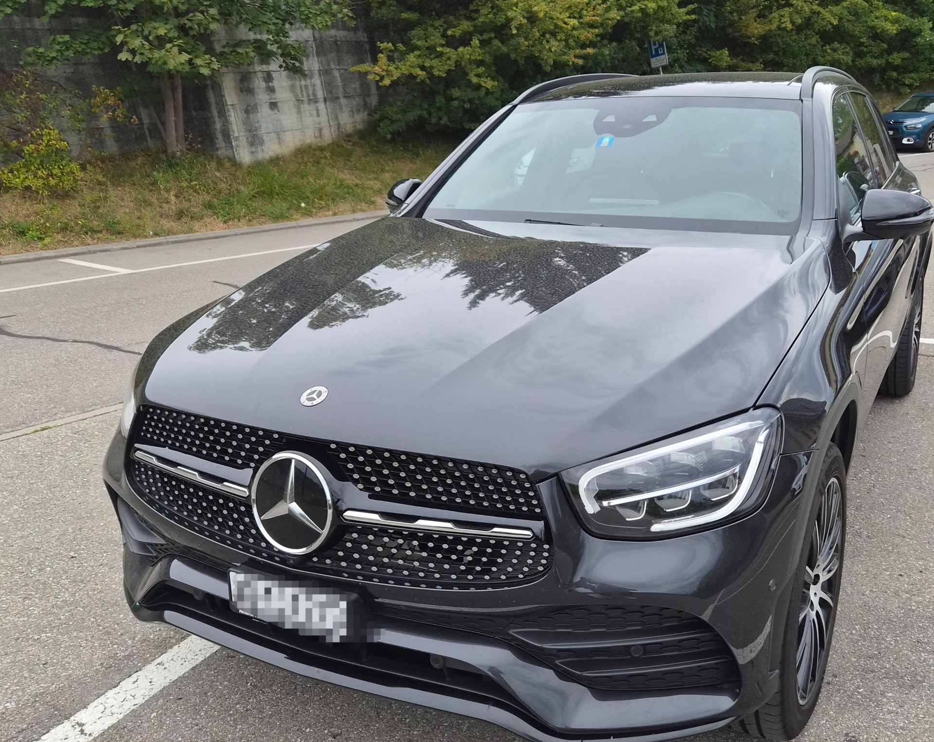 MERCEDES-BENZ GLC 300 e AMG Line 4m-image-0