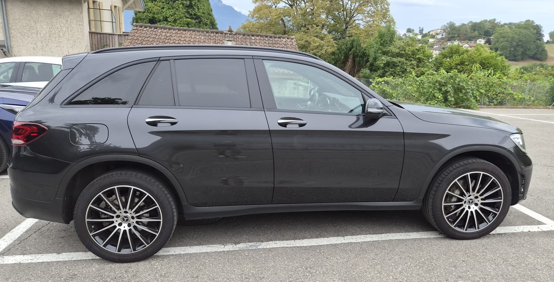 MERCEDES-BENZ GLC 300 e AMG Line 4m-image-1
