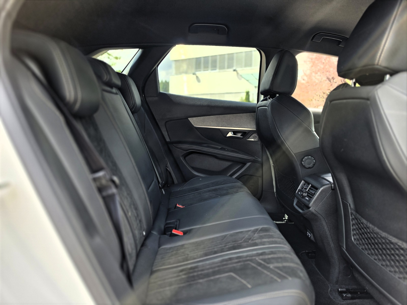 PEUGEOT 3008 1.5 BlueHDi GT Pack EAT8-image-15