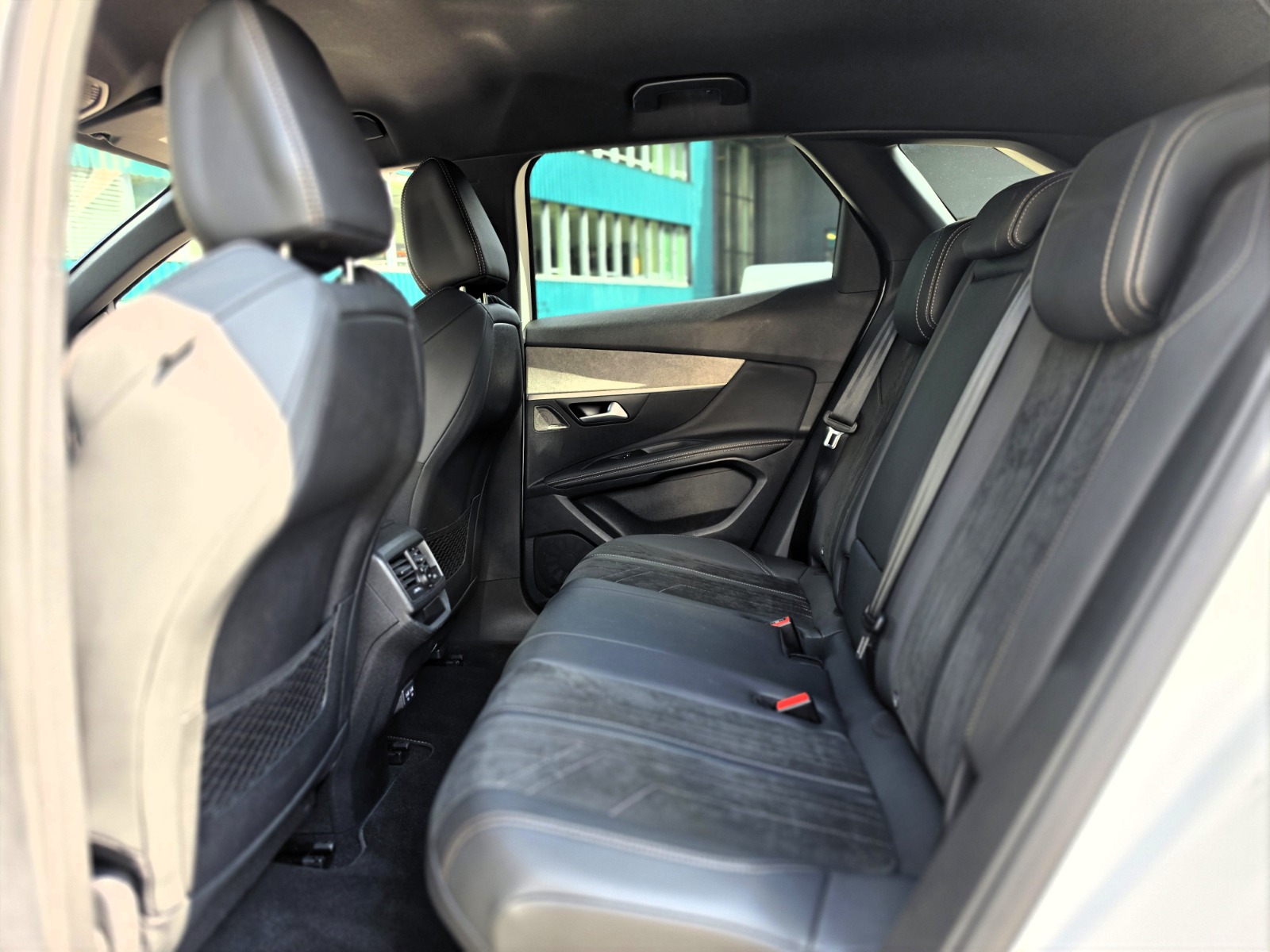 PEUGEOT 3008 1.5 BlueHDi GT Pack EAT8-image-13