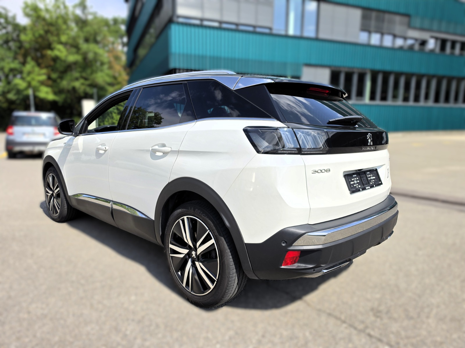PEUGEOT 3008 1.5 BlueHDi GT Pack EAT8-image-2