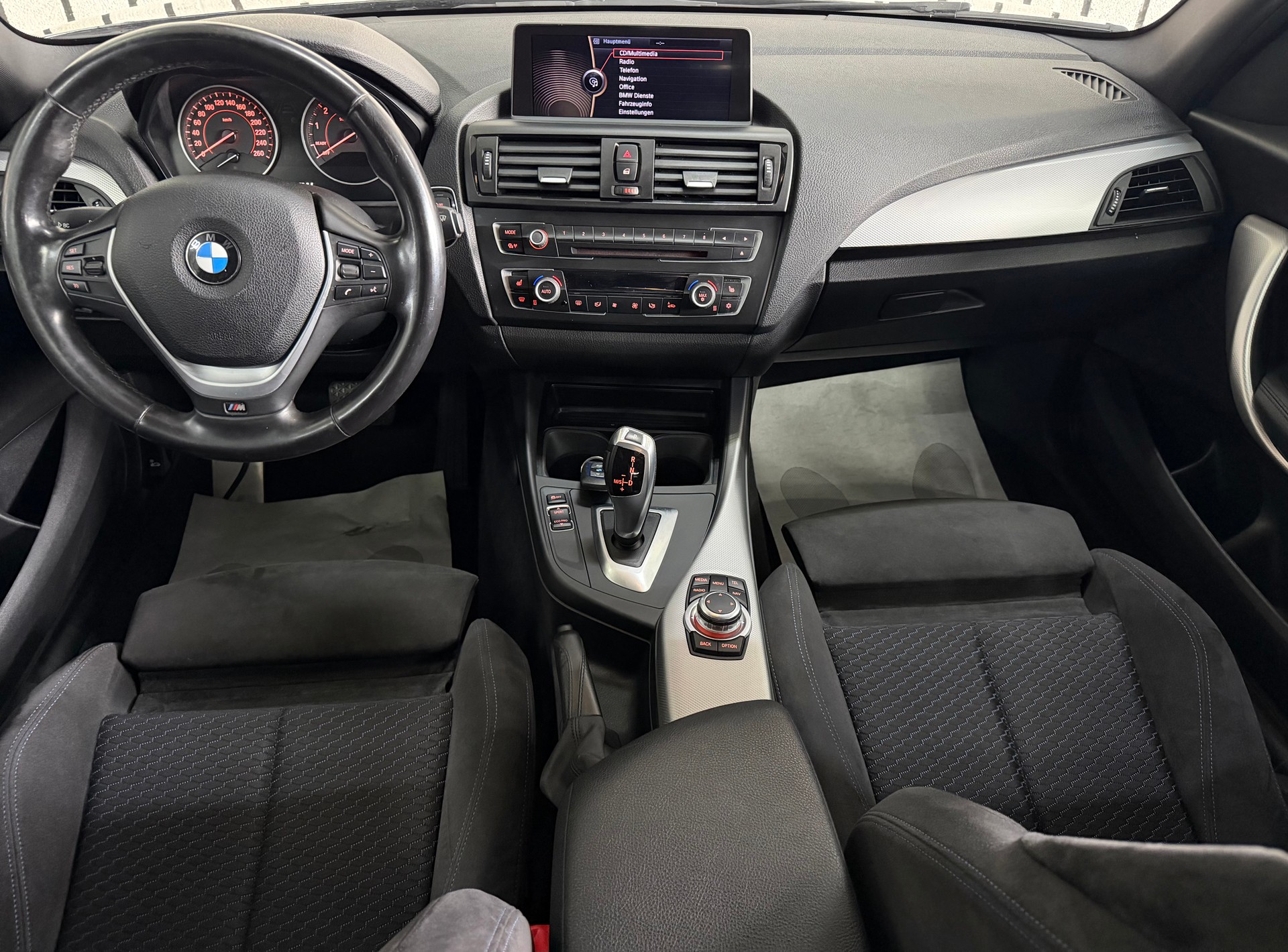 BMW 118i Sport Line Steptronic-image-3