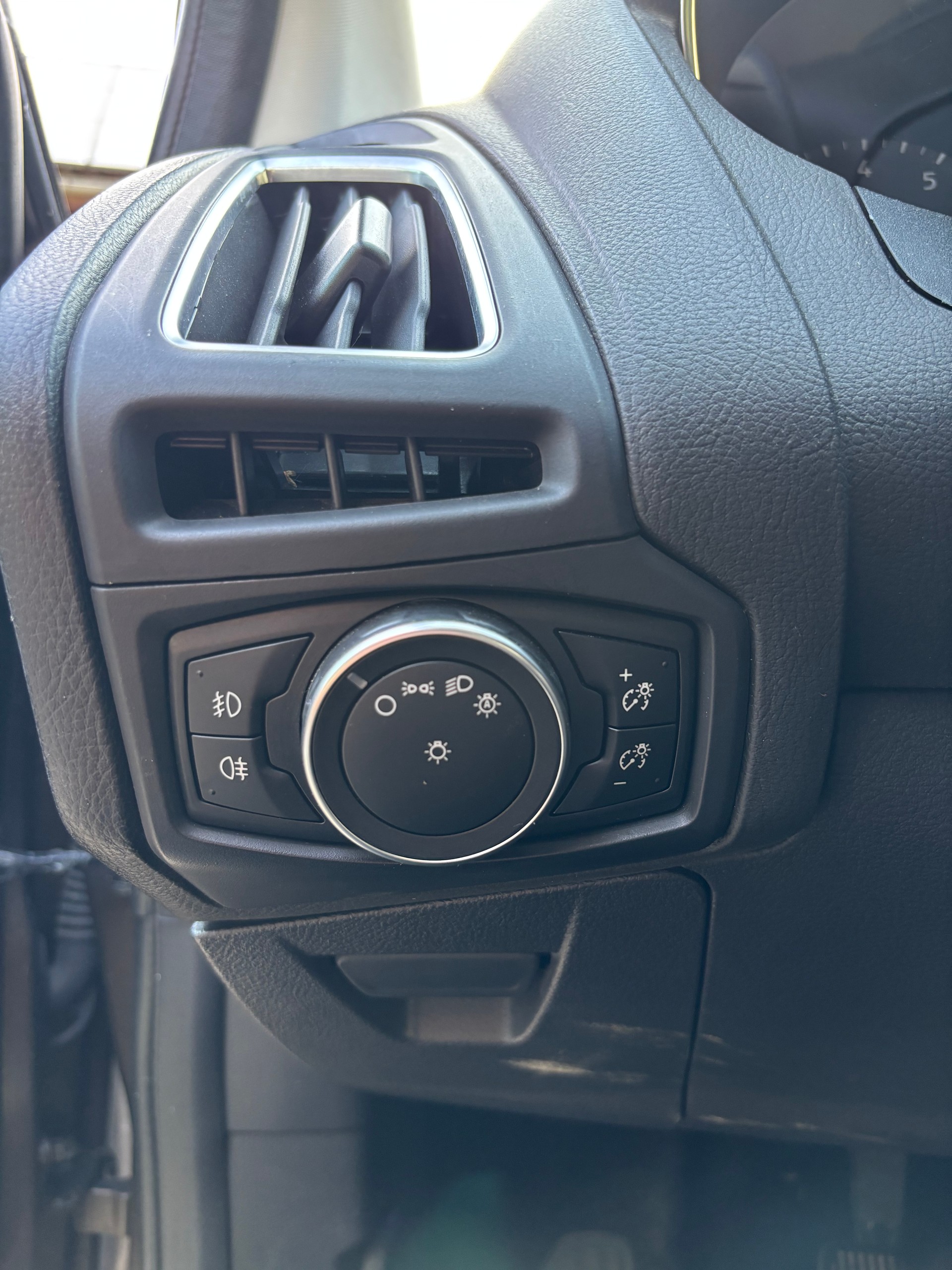 FORD Focus 1.5 SCTi Titanium-image-11