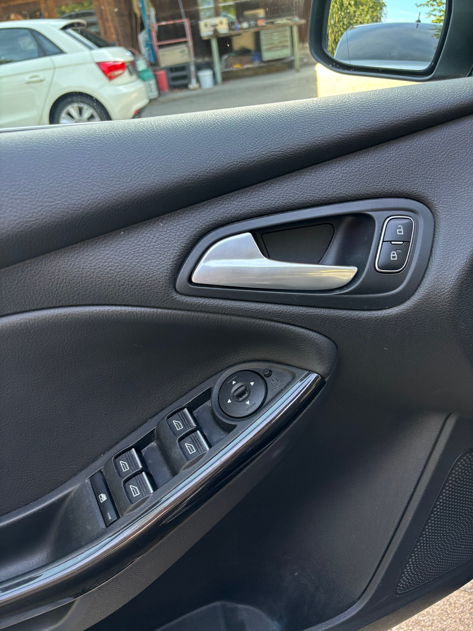 FORD Focus 1.5 SCTi Titanium-image-10