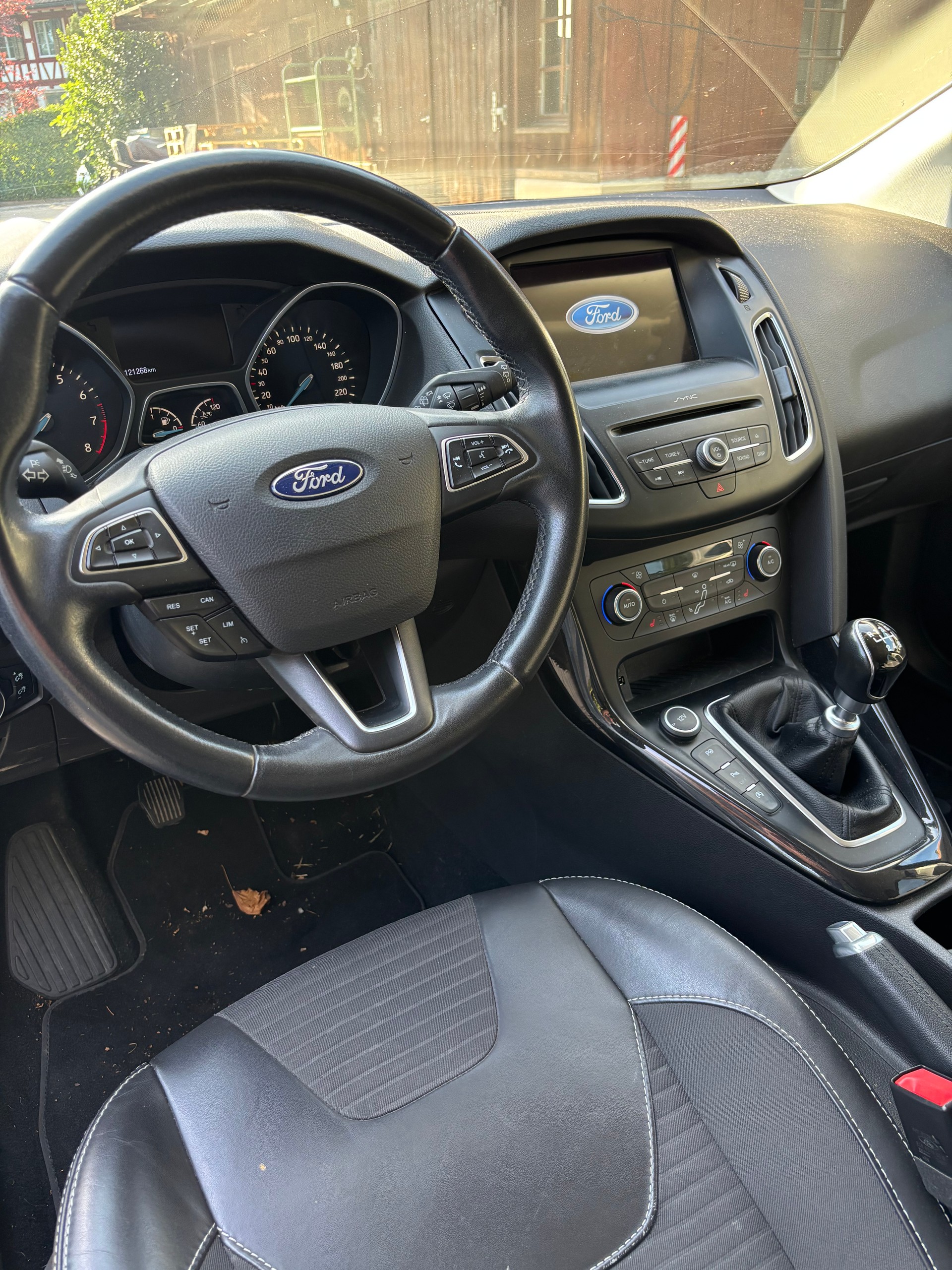 FORD Focus 1.5 SCTi Titanium-image-6