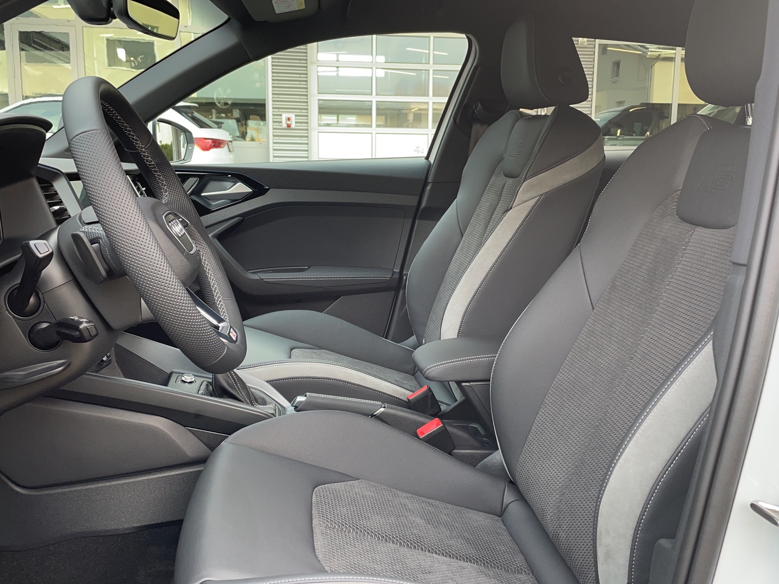 AUDI A1 Sportback 35 TFSI S Line S-tronic-image-4