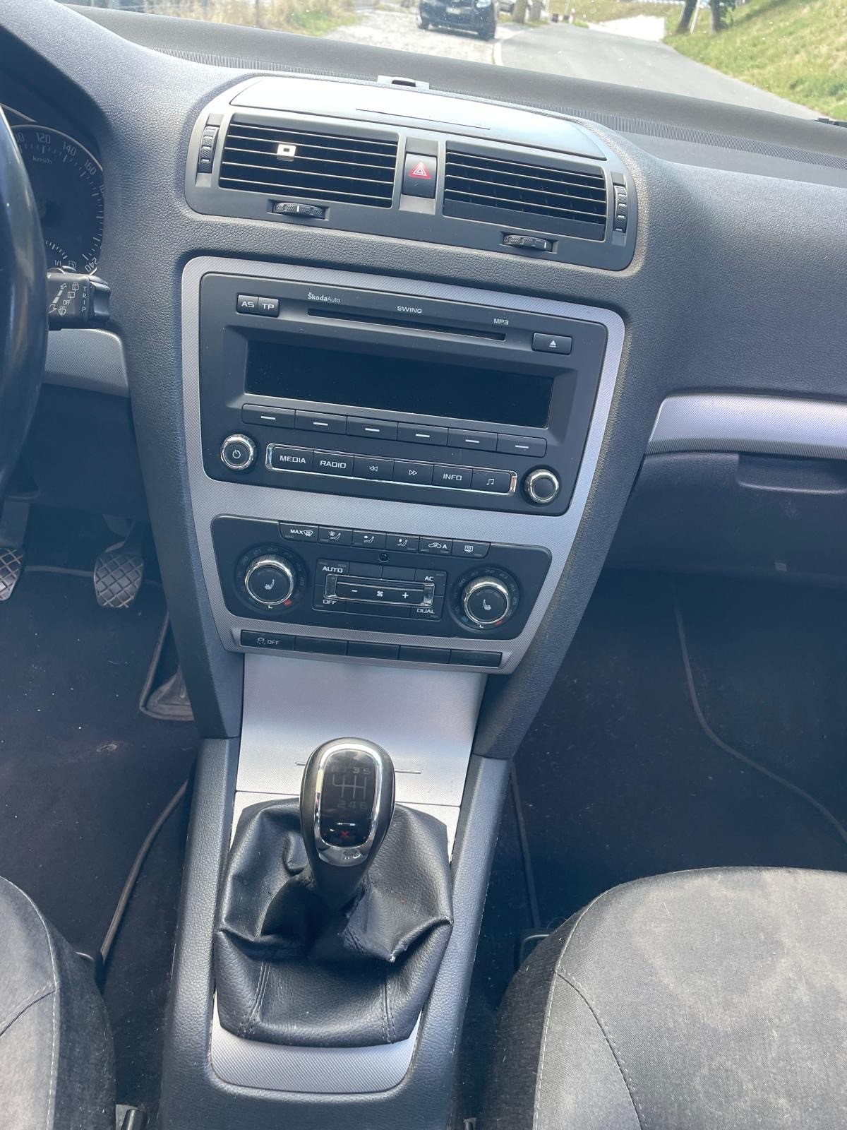 SKODA Octavia Combi 1.8 TSI Stöckli 4x4-image-10