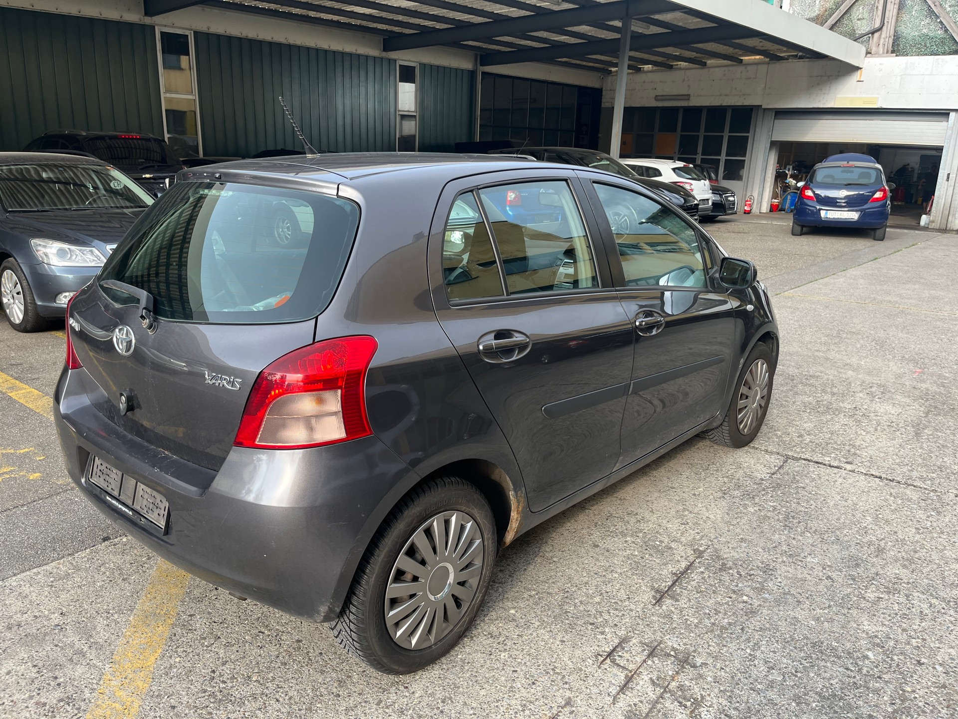 TOYOTA Yaris 1.3 Linea Luna-image-2