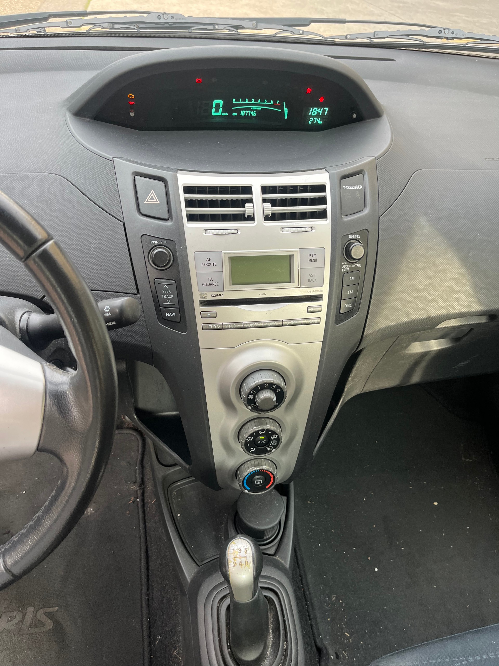 TOYOTA Yaris 1.3 Linea Luna-image-9