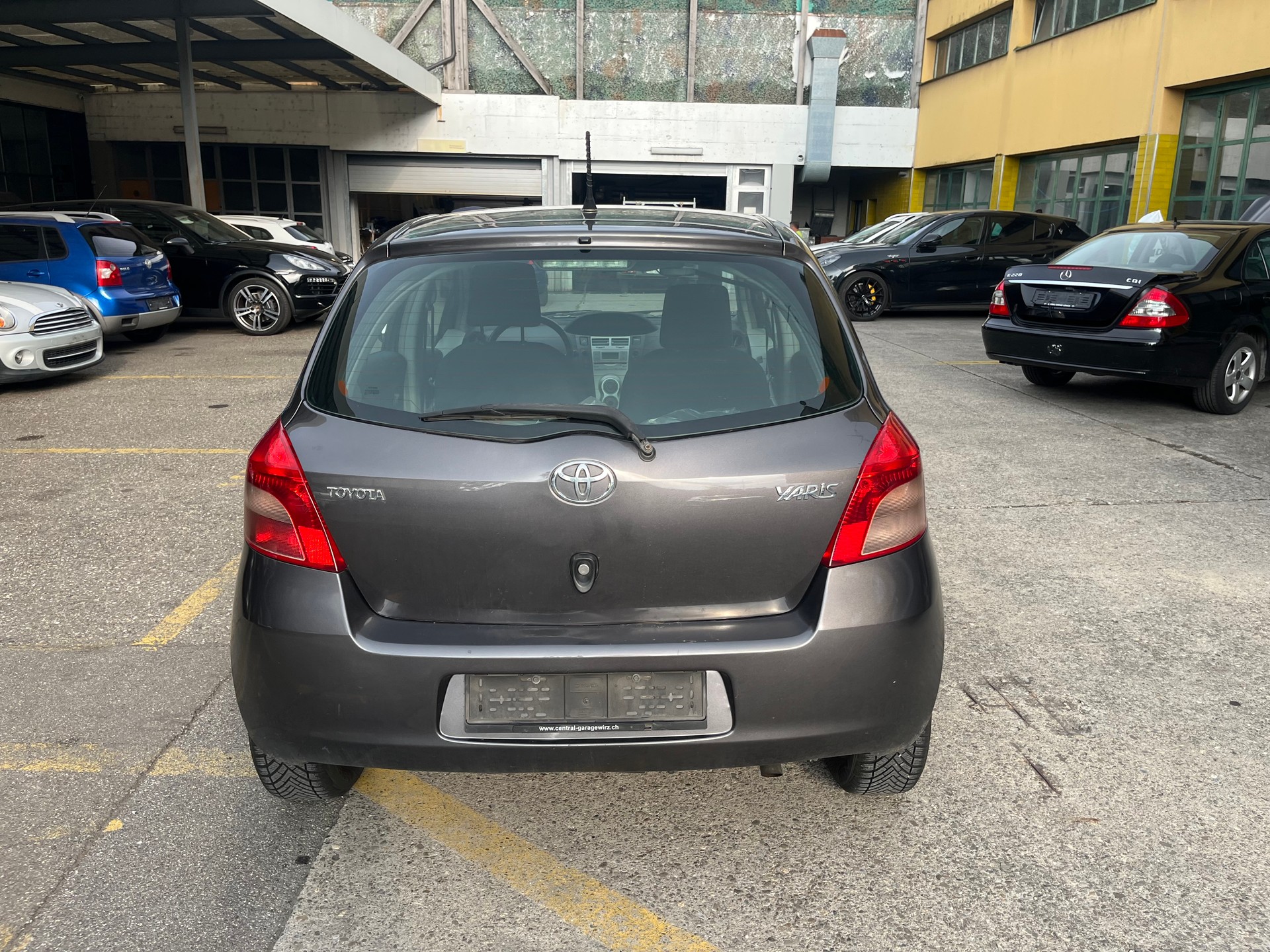 TOYOTA Yaris 1.3 Linea Luna-image-4