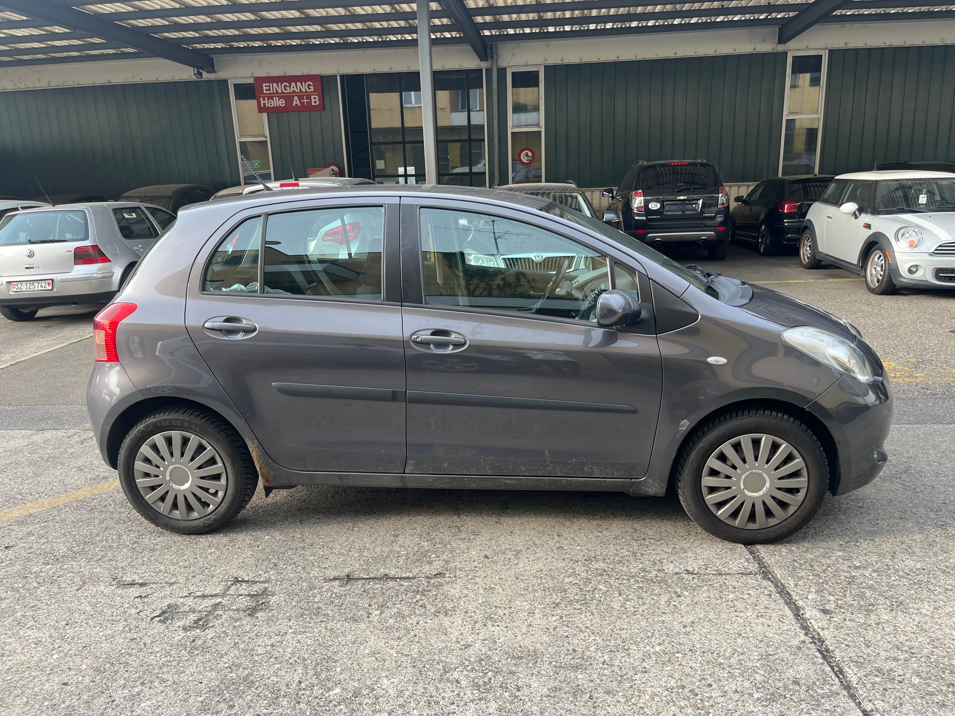 TOYOTA Yaris 1.3 Linea Luna-image-3