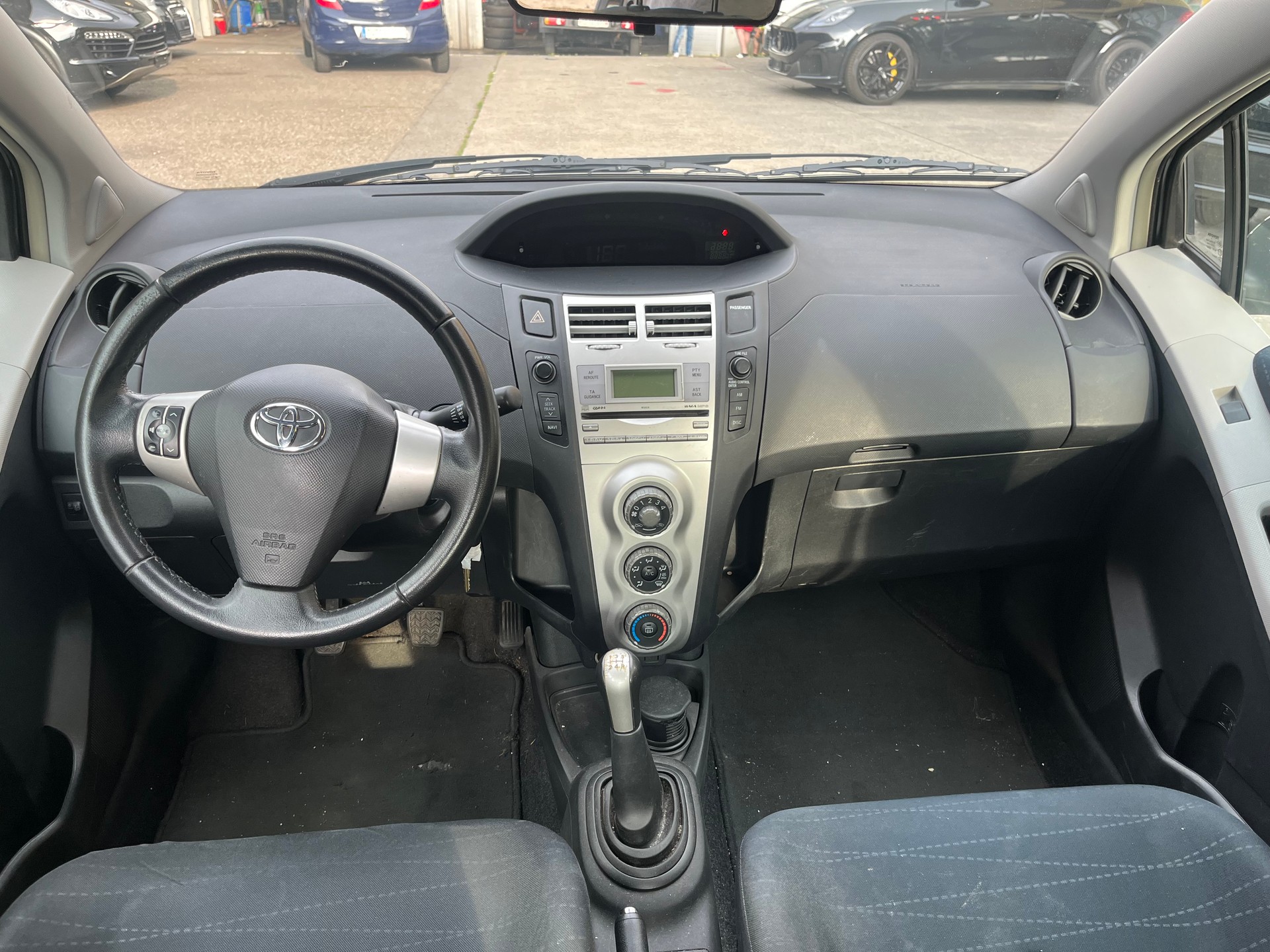 TOYOTA Yaris 1.3 Linea Luna-image-7