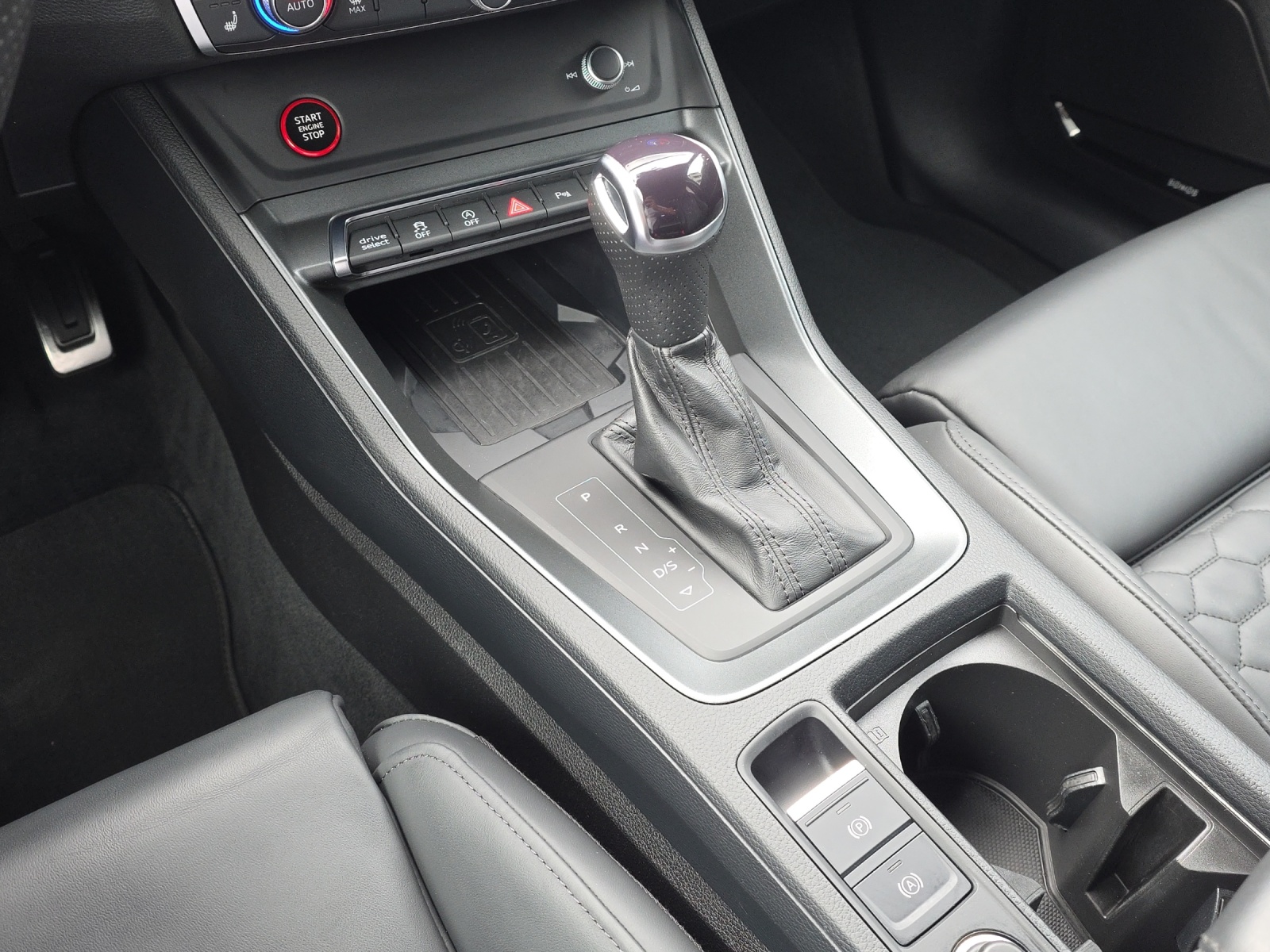AUDI RS Q3 Sportback quattro S tronic-image-12