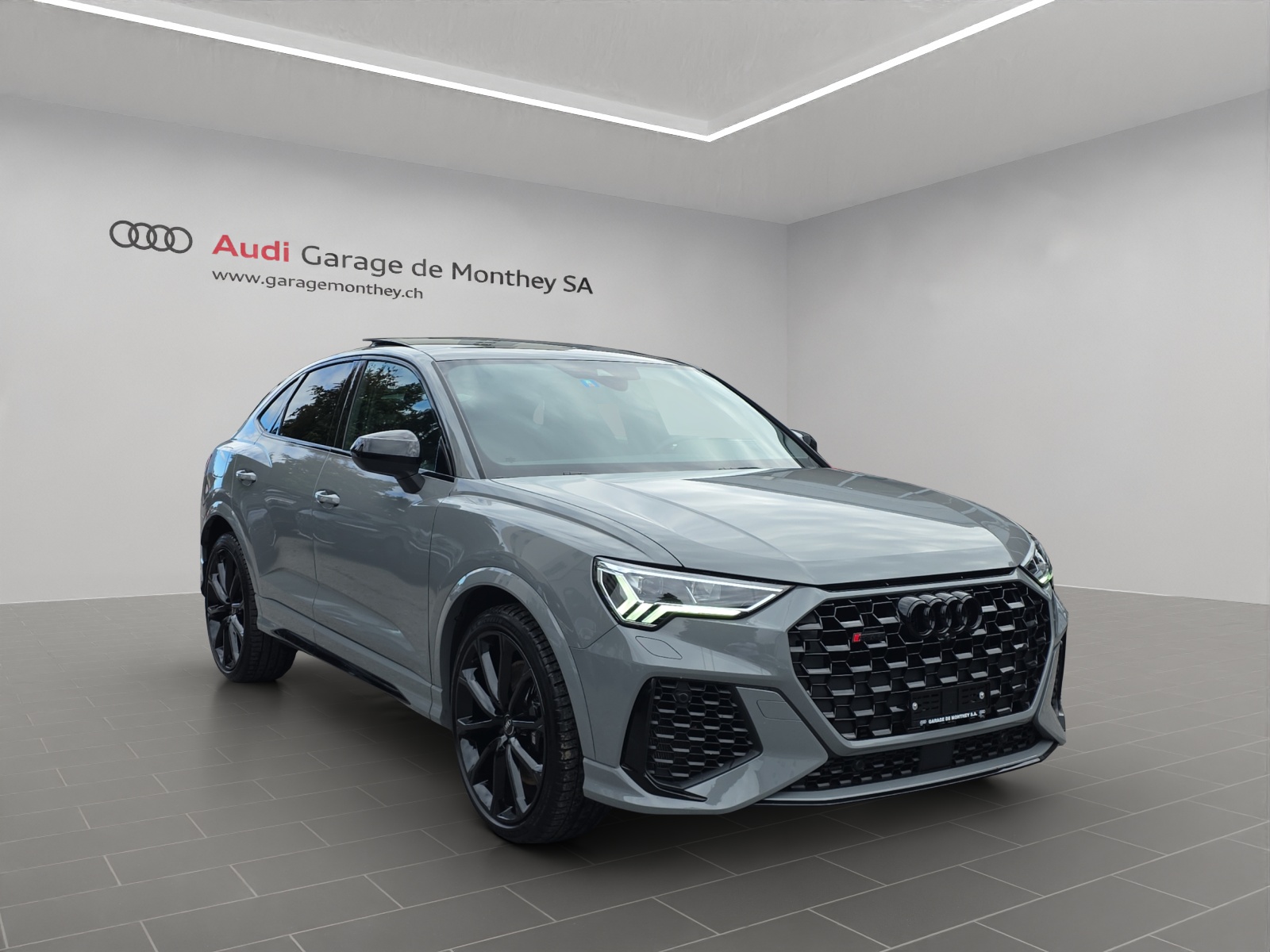 AUDI RS Q3 Sportback quattro S tronic-image-2