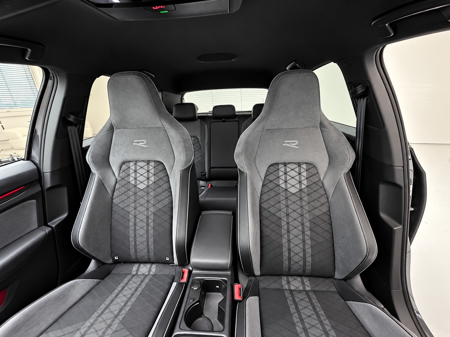 VW Golf 1.5 eTSI mHEV R-Line Sport-image-26