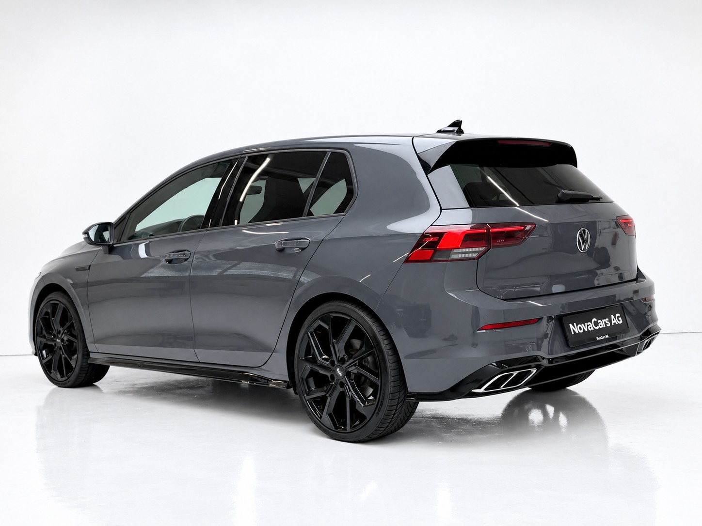 VW Golf 1.5 eTSI mHEV R-Line Sport-image-4