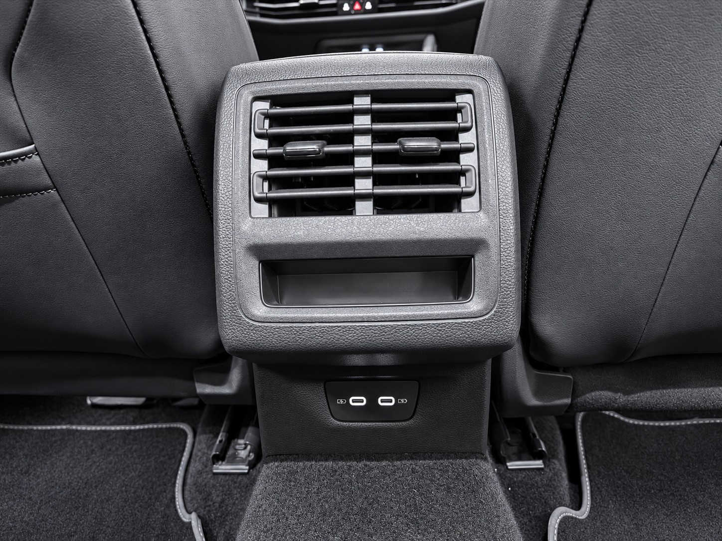 VW Golf 1.5 eTSI mHEV R-Line Sport-image-18