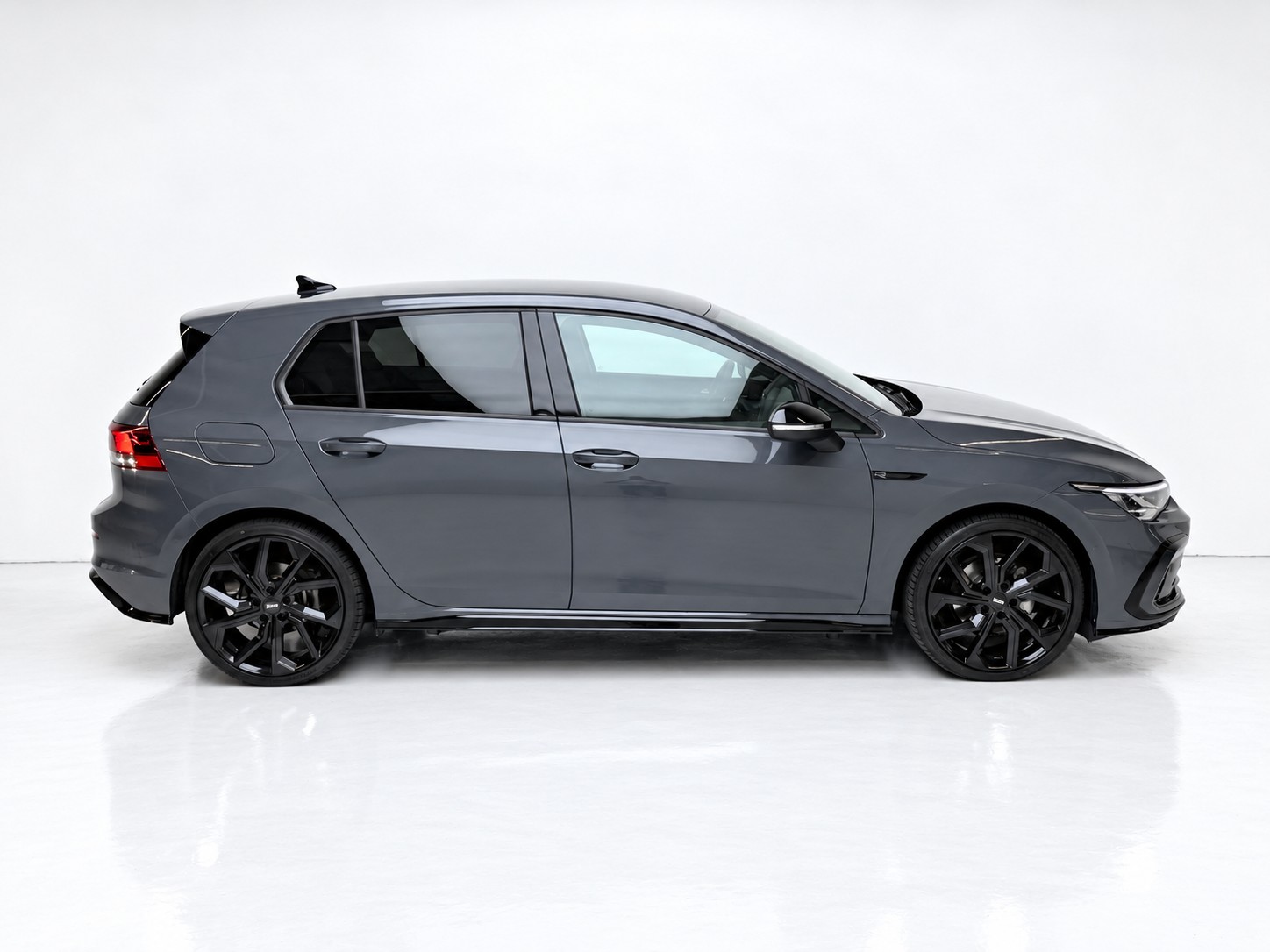 VW Golf 1.5 eTSI mHEV R-Line Sport-image-7
