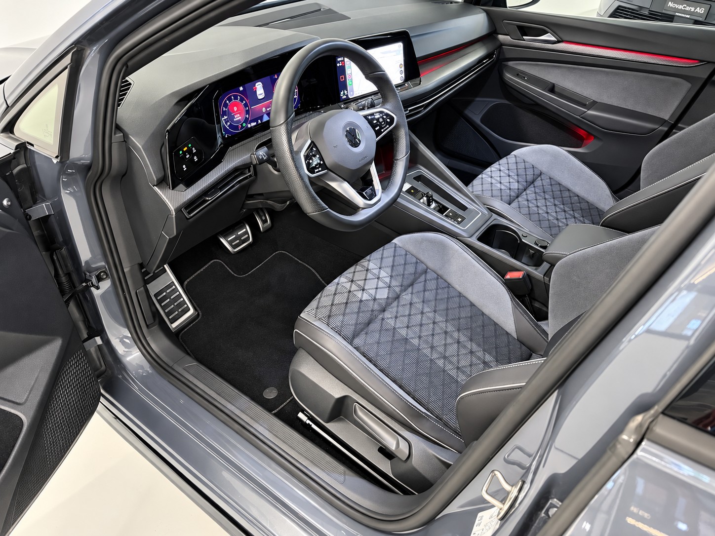 VW Golf 1.5 eTSI mHEV R-Line Sport-image-12