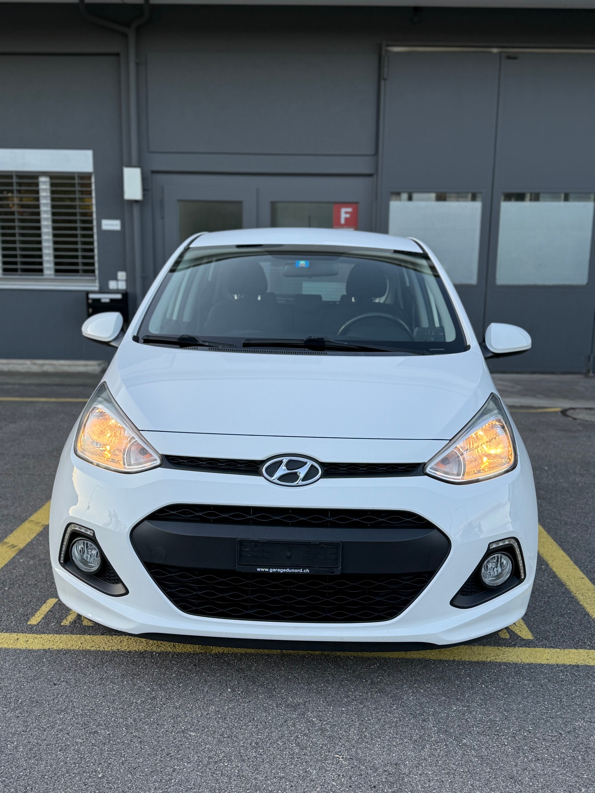 HYUNDAI i10 1.2 Amplia Automatic-image-3