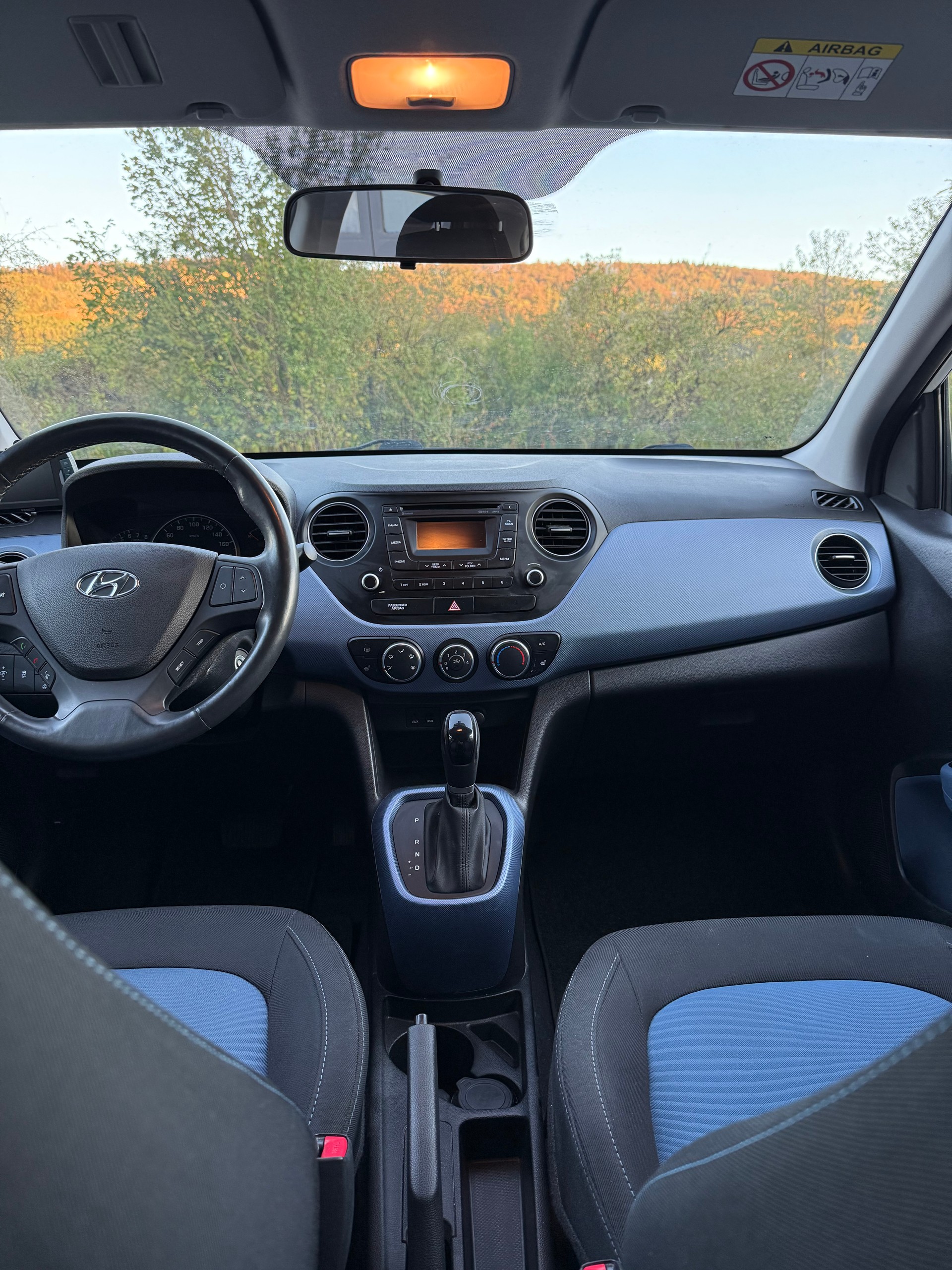 HYUNDAI i10 1.2 Amplia Automatic-image-8