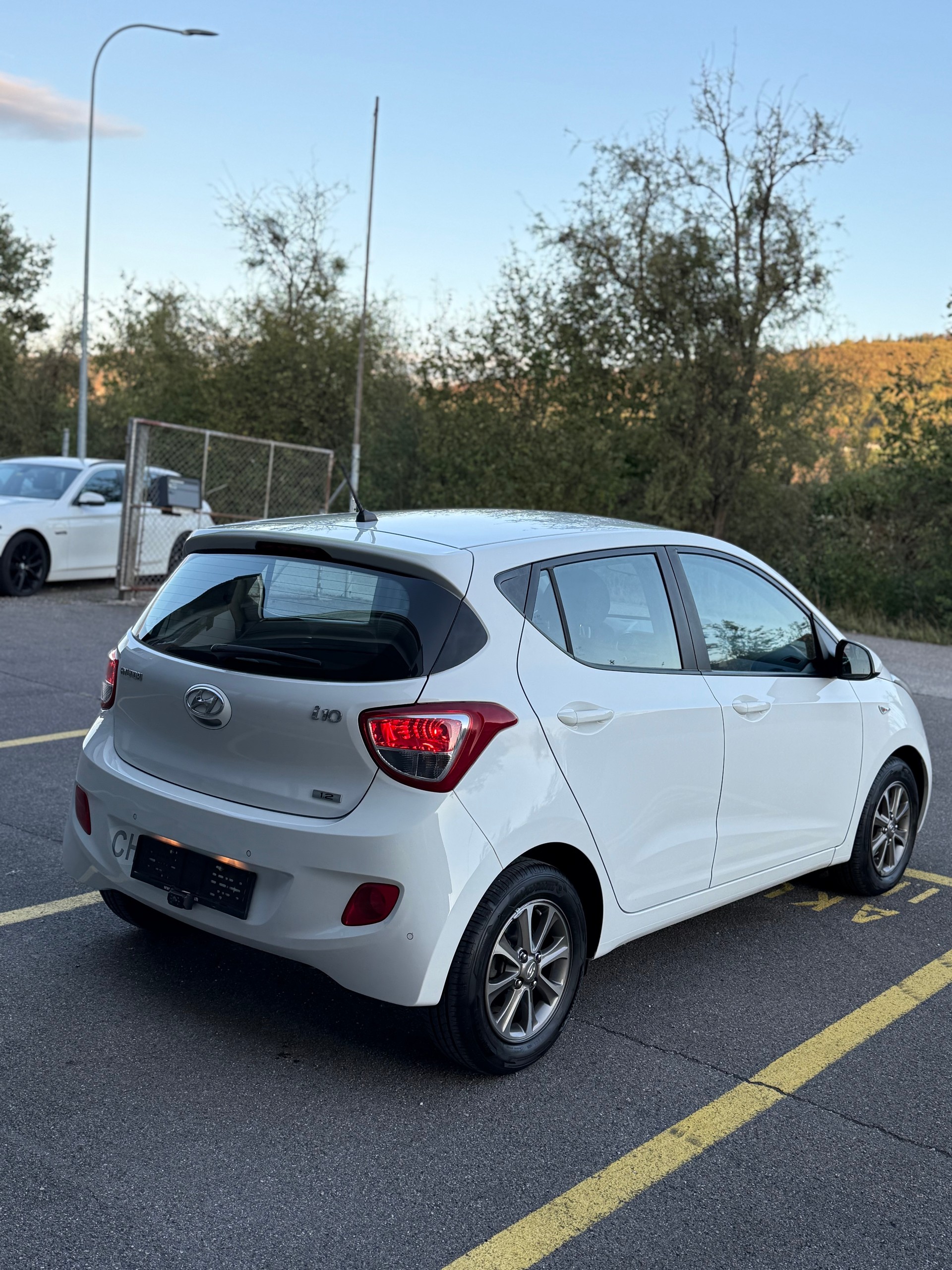 HYUNDAI i10 1.2 Amplia Automatic-image-4