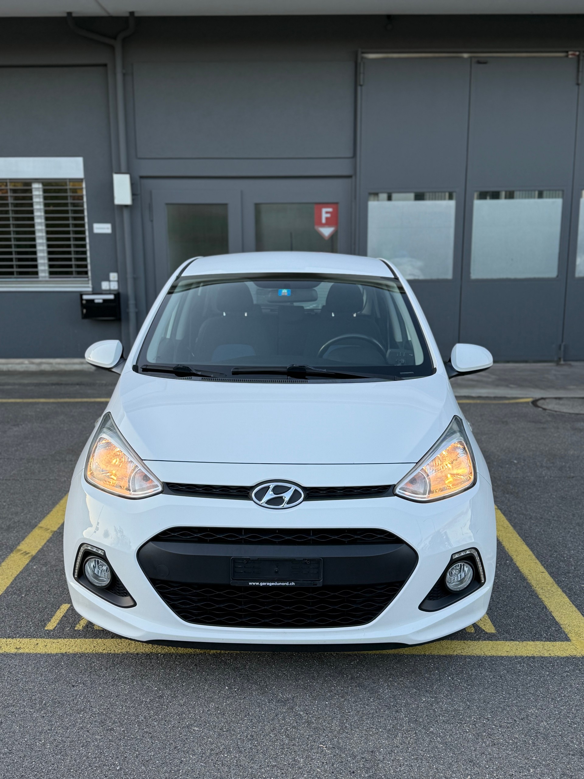 HYUNDAI i10 1.2 Amplia Automatic-image-1