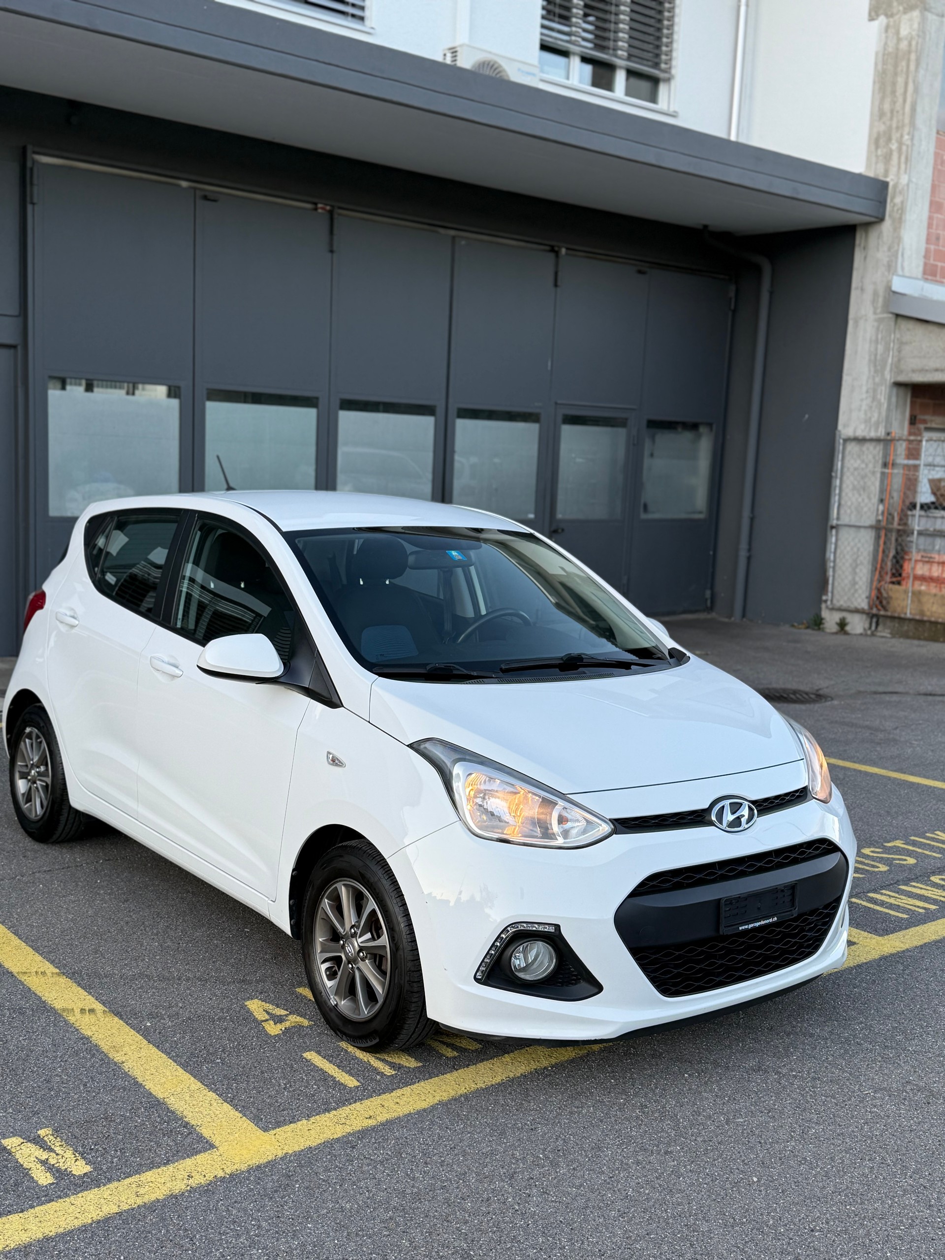 HYUNDAI i10 1.2 Amplia Automatic-image-2