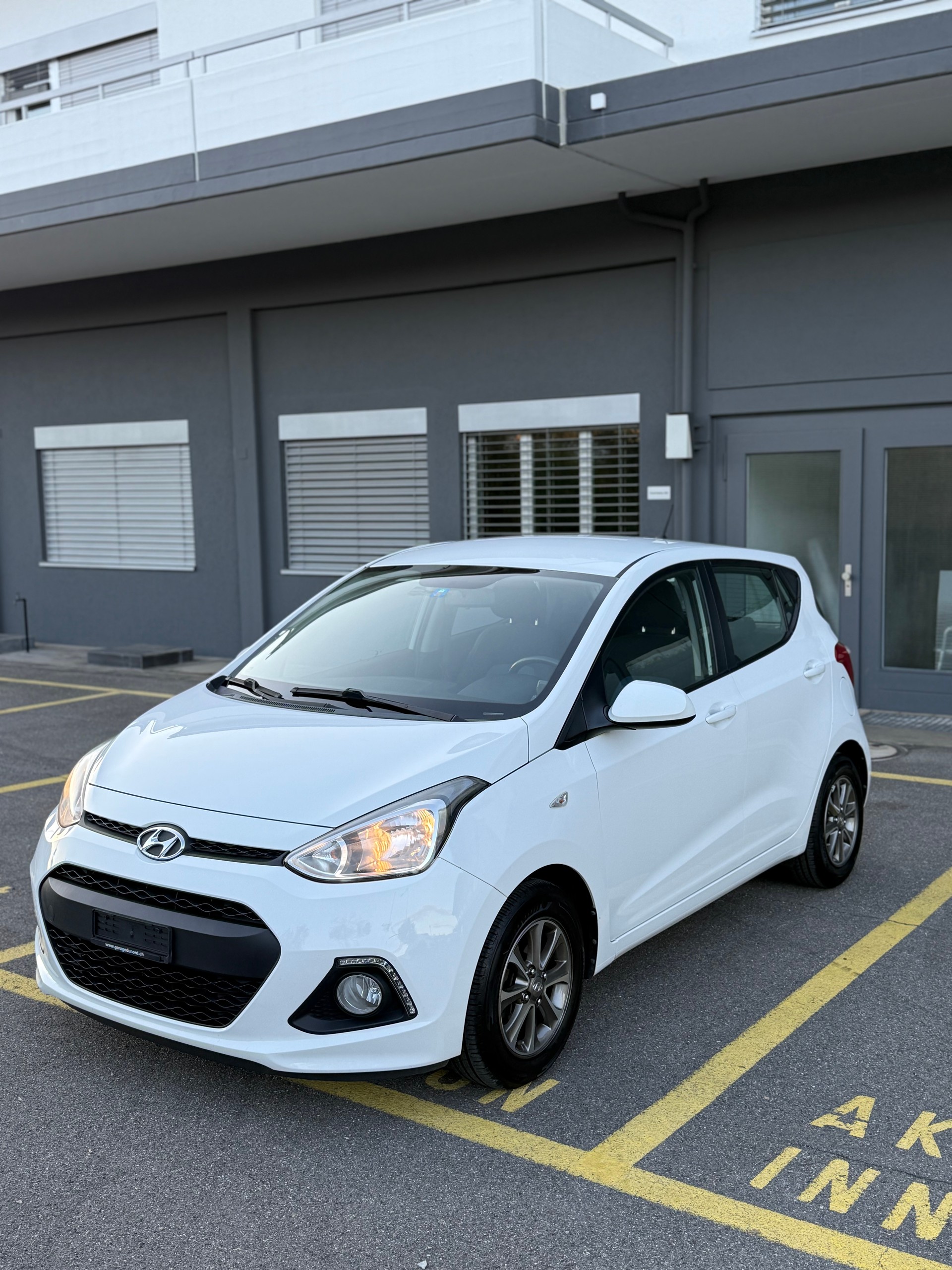 HYUNDAI i10 1.2 Amplia Automatic-image-0