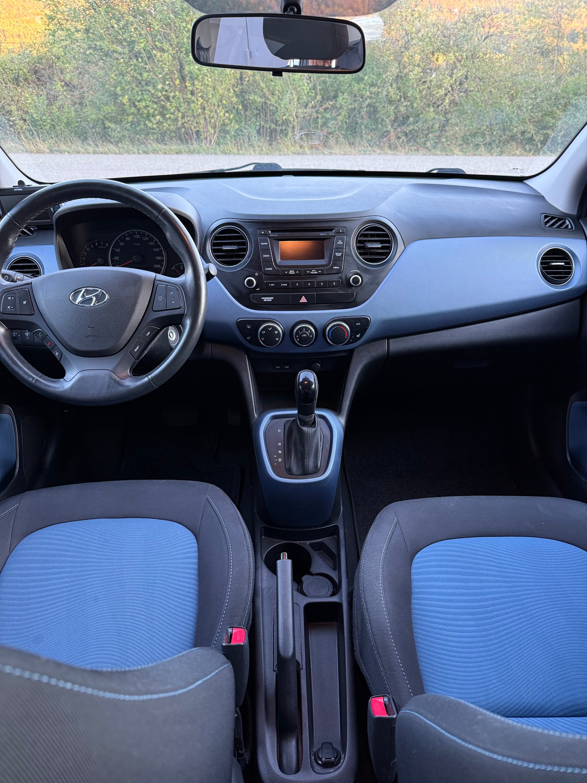 HYUNDAI i10 1.2 Amplia Automatic-image-9