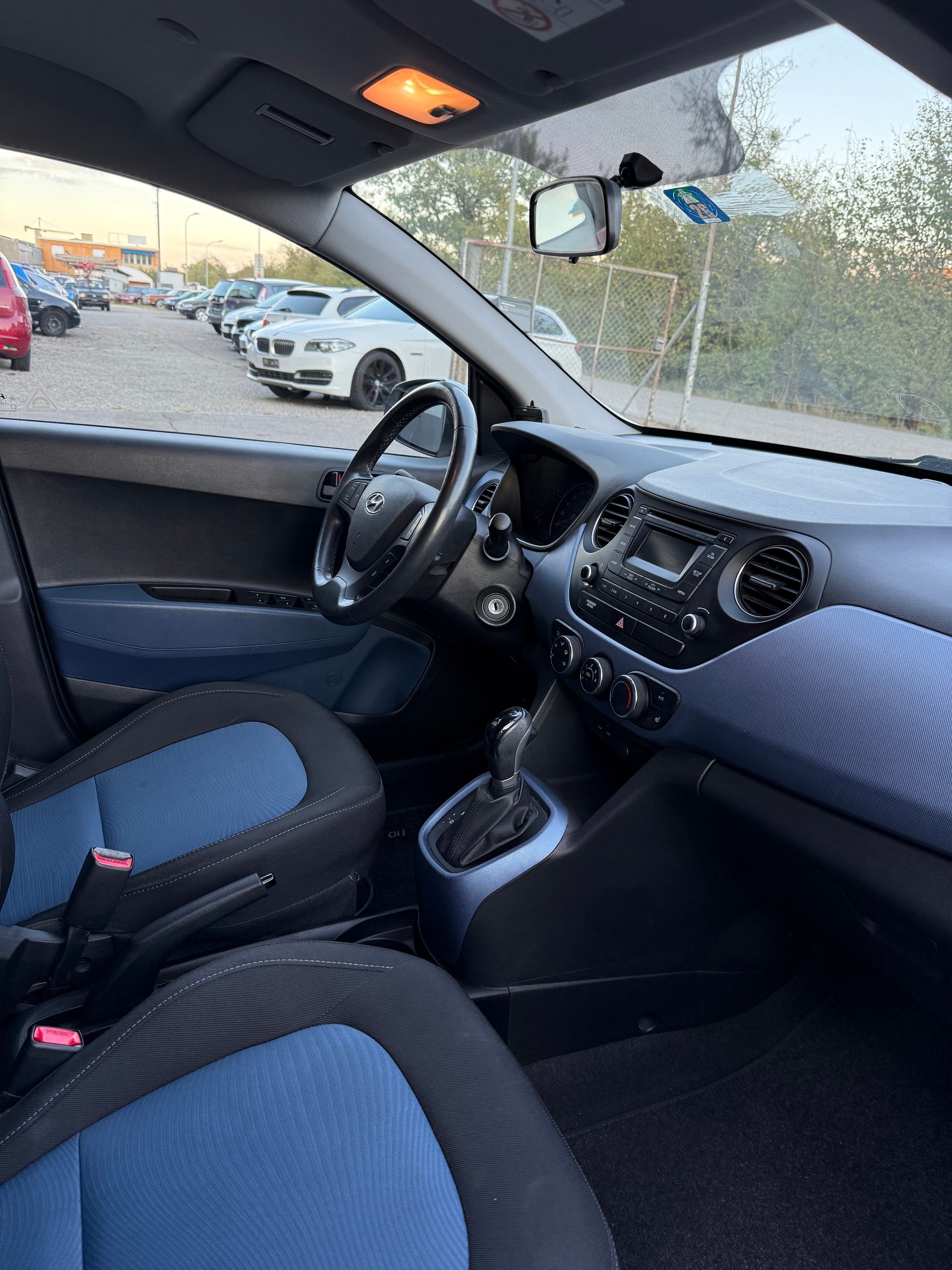 HYUNDAI i10 1.2 Amplia Automatic-image-10