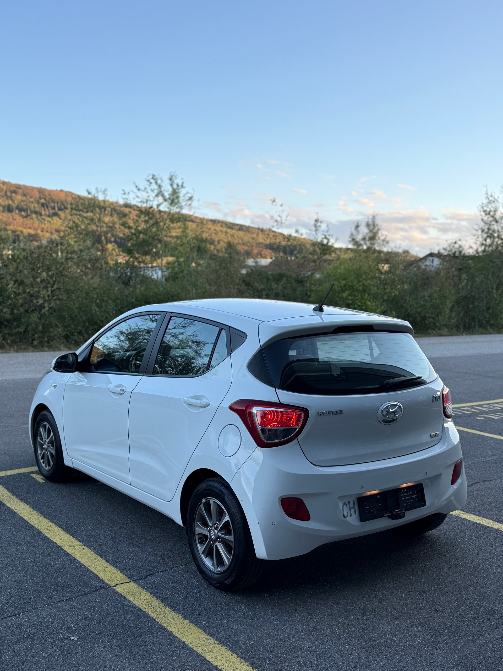 HYUNDAI i10 1.2 Amplia Automatic-image-6