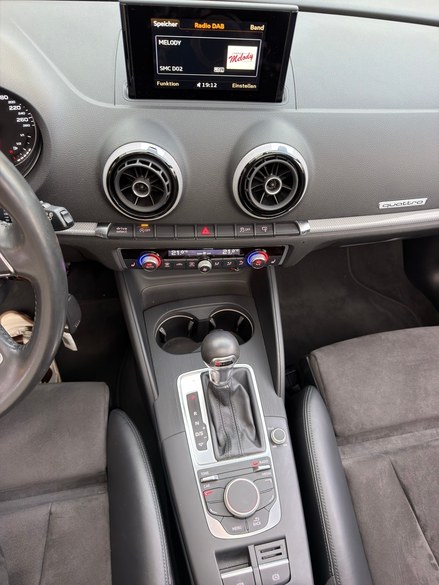 AUDI A3 1.8 TFSI S Line quattro S-tronic Panorama Dach-image-18
