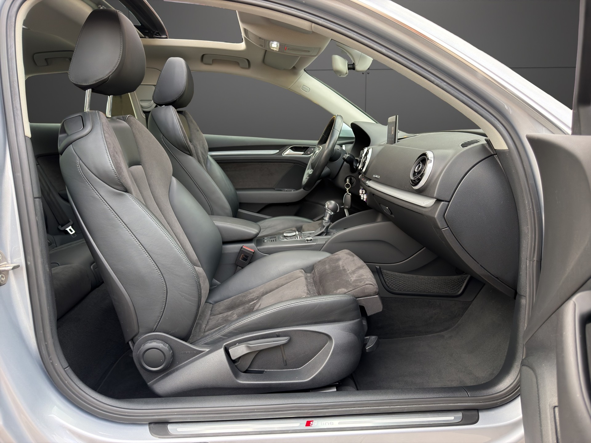 AUDI A3 1.8 TFSI S Line quattro S-tronic Panorama Dach-image-13