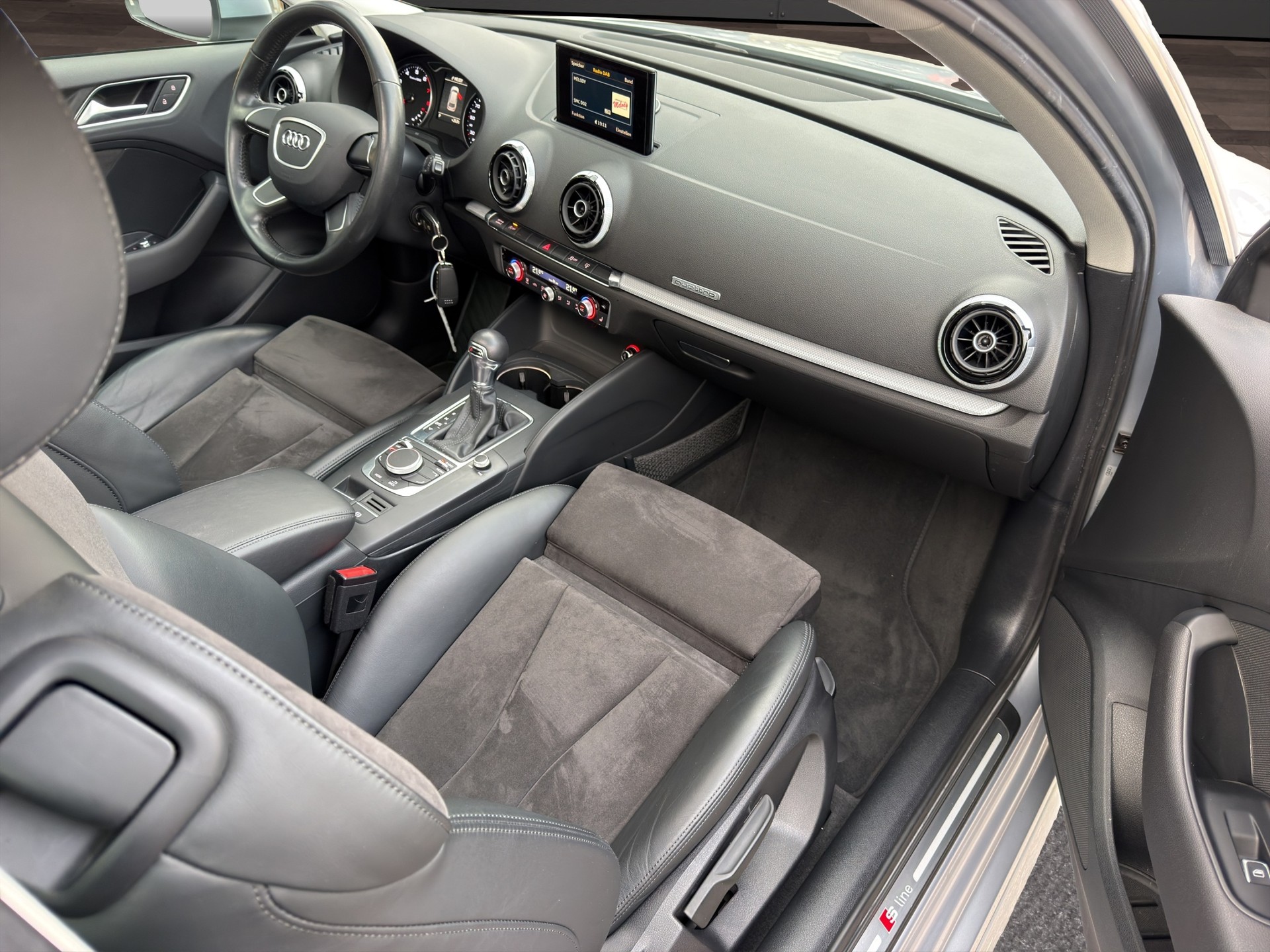 AUDI A3 1.8 TFSI S Line quattro S-tronic Panorama Dach-image-15