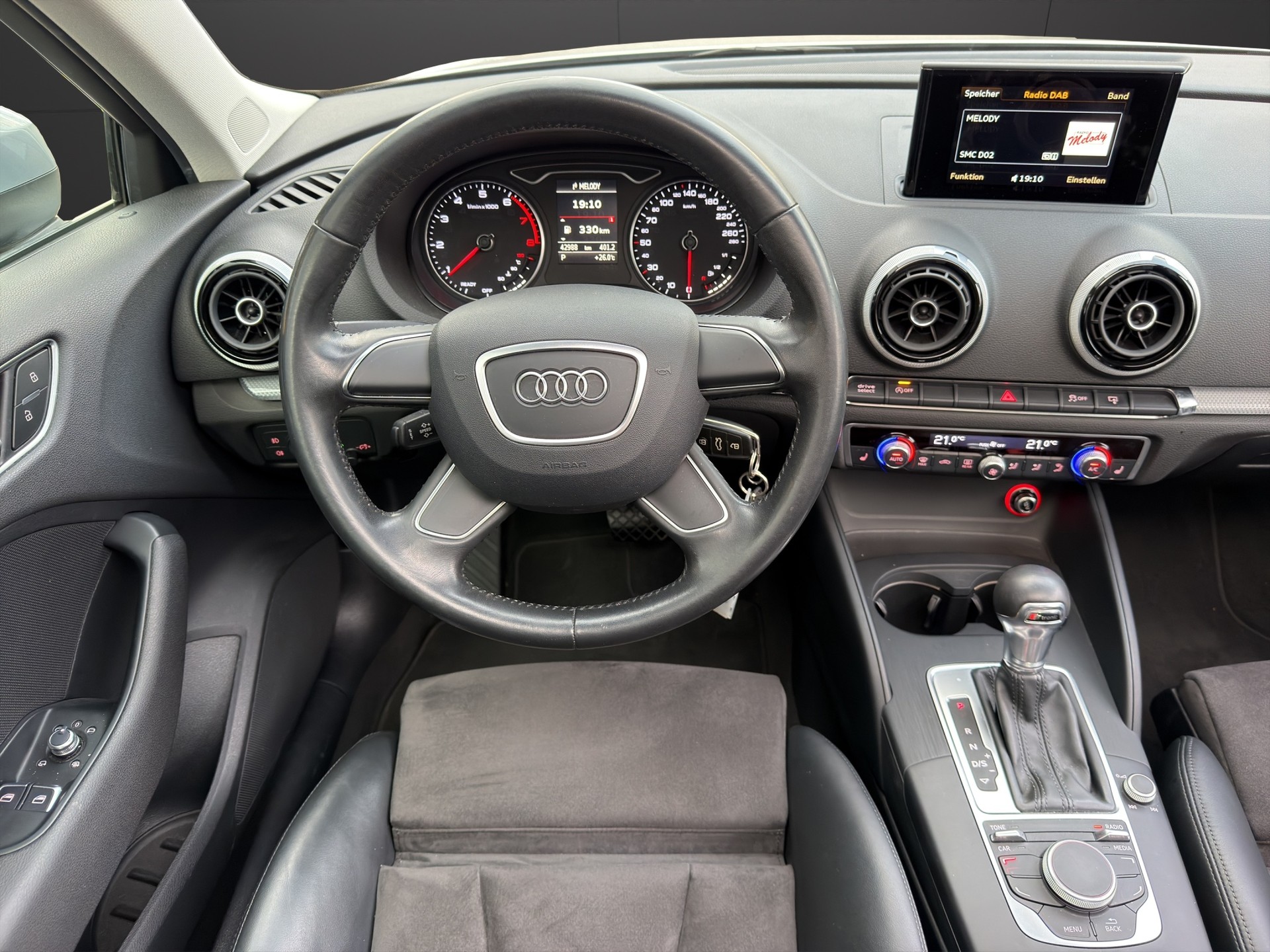 AUDI A3 1.8 TFSI S Line quattro S-tronic Panorama Dach-image-9