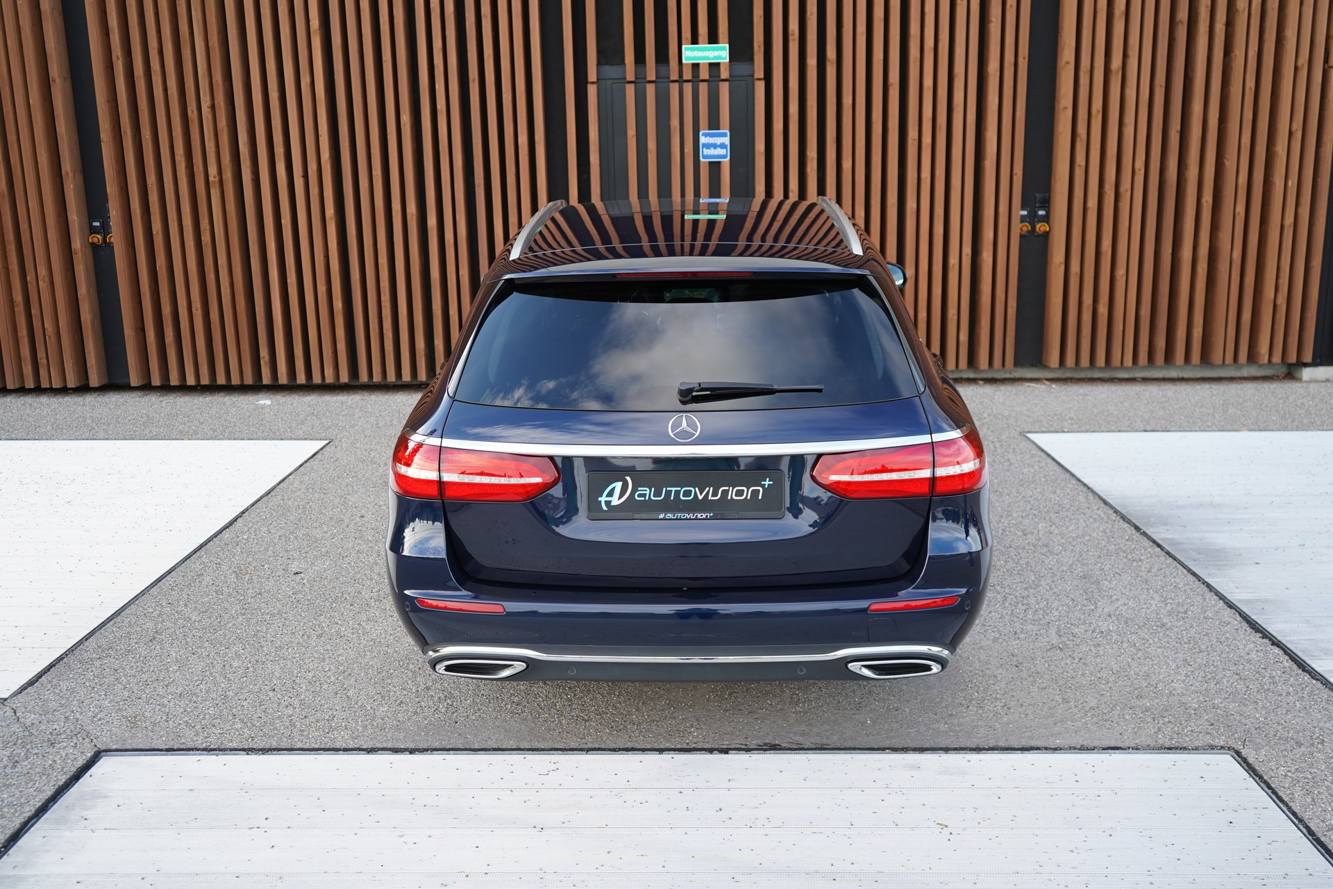 MERCEDES-BENZ E 220 d SWISS STAR AVANTGARDE 4MATIC 9G-TRONIC l 194 PS-image-14