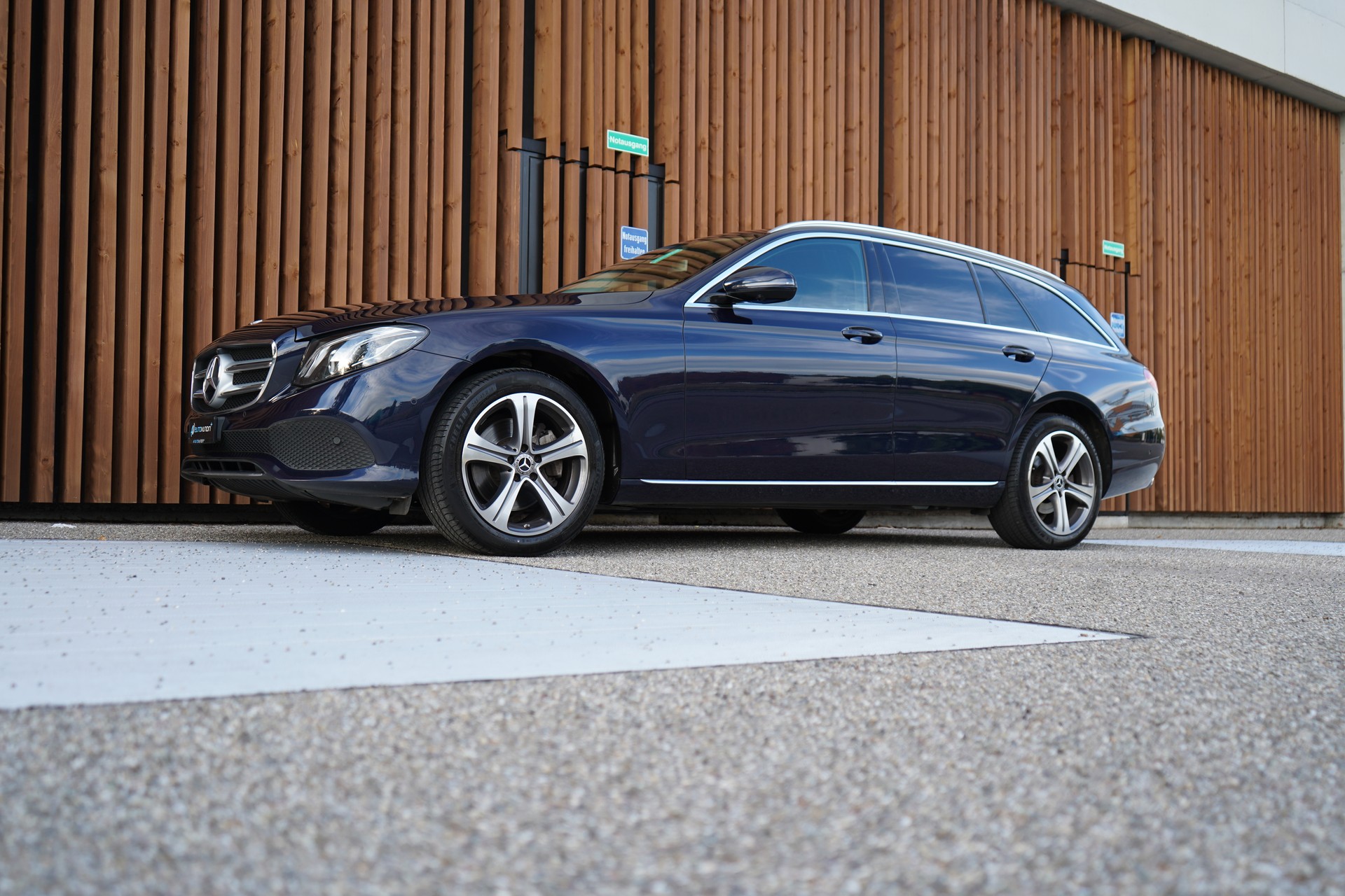 MERCEDES-BENZ E 220 d SWISS STAR AVANTGARDE 4MATIC 9G-TRONIC l 194 PS-image-7