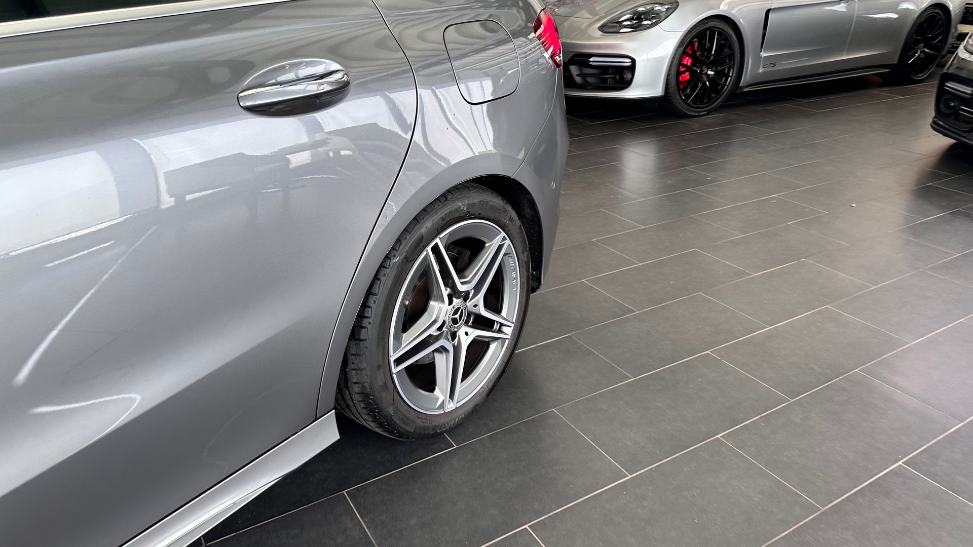 MERCEDES-BENZ B 220 AMG Line 4matic-image-21