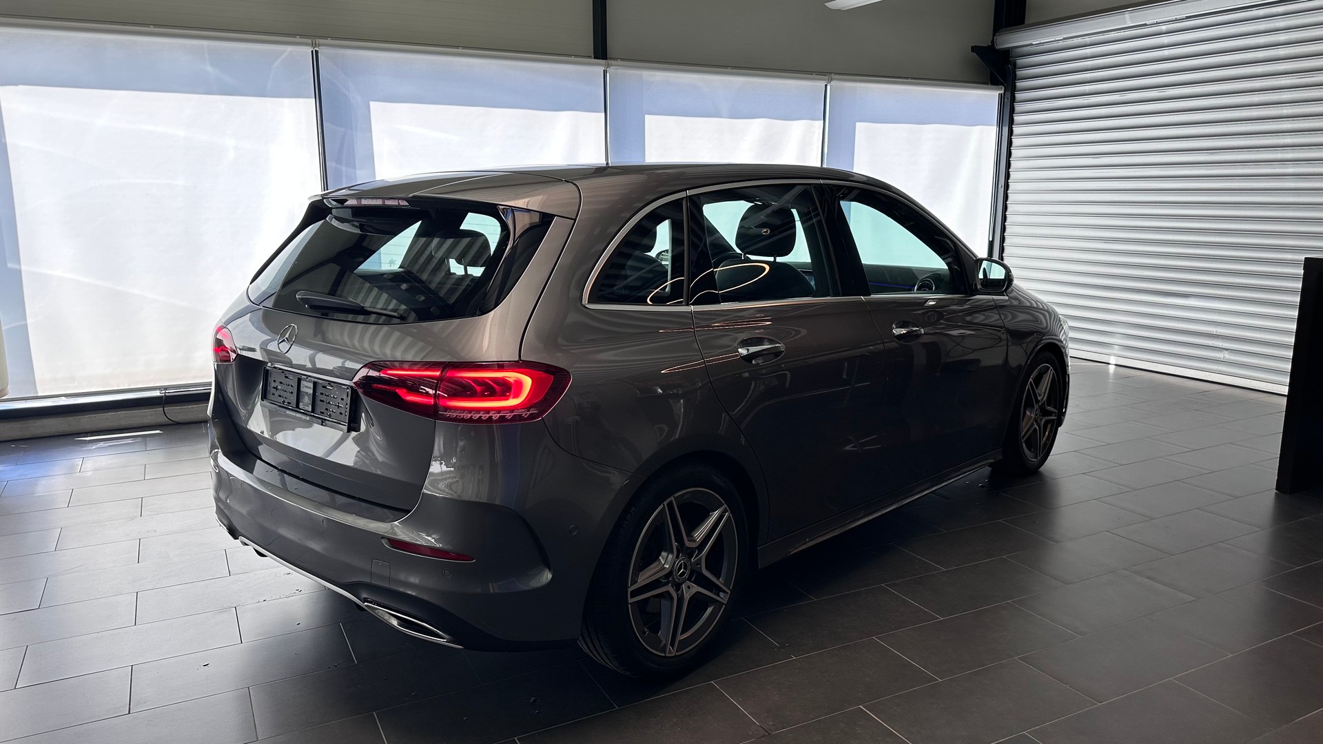 MERCEDES-BENZ B 220 AMG Line 4matic-image-4