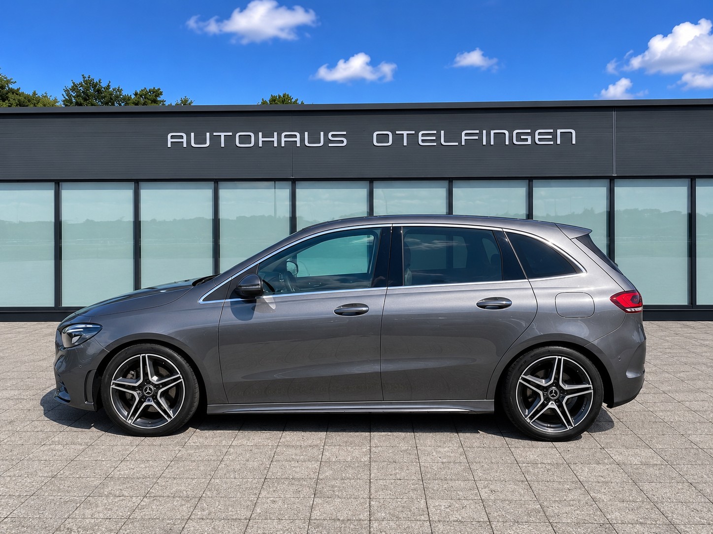 MERCEDES-BENZ B 220 AMG Line 4matic-image-0