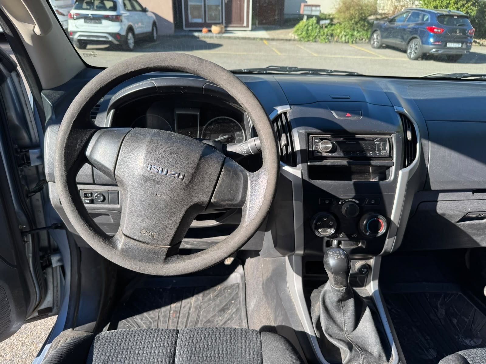ISUZU D-MAX 2.5 Crew Cab Planet 4x4-image-6