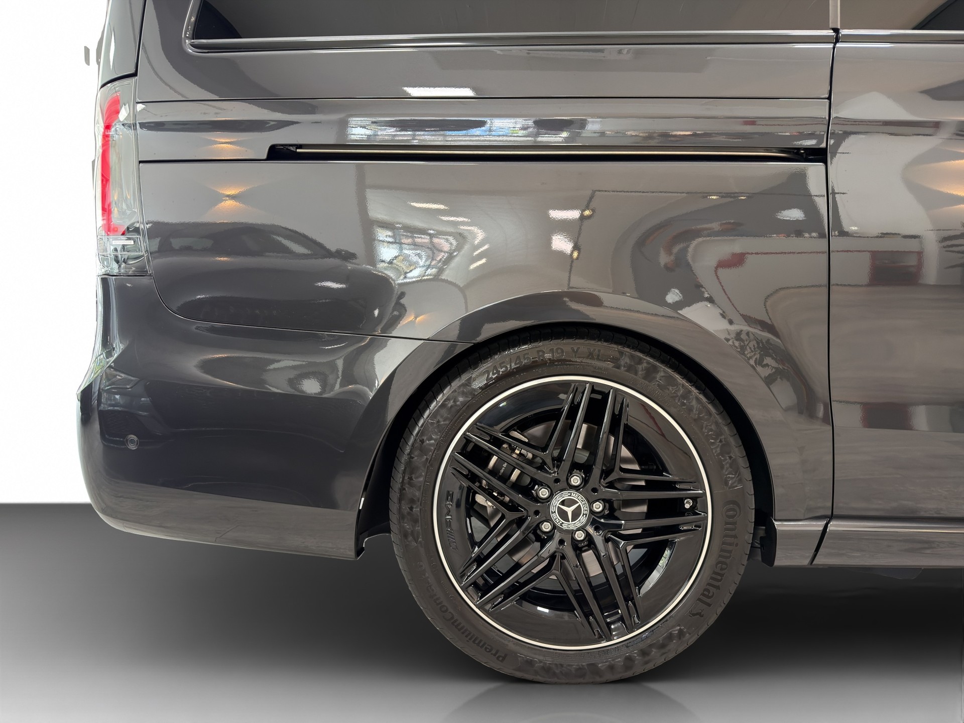 MERCEDES-BENZ V 300 d lang 4Matic Swiss Edition 9G-Tronic-image-11