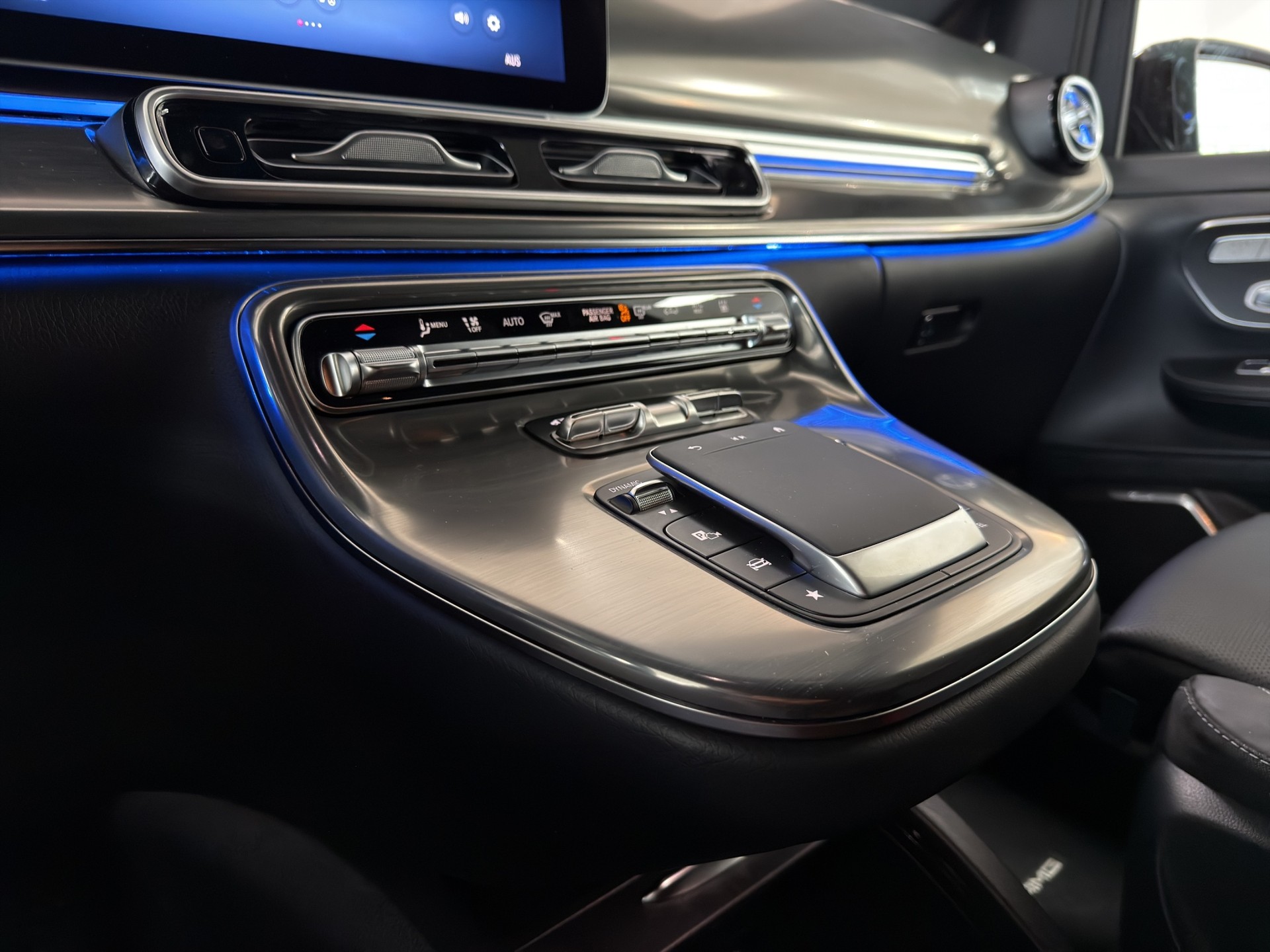 MERCEDES-BENZ V 300 d lang 4Matic Swiss Edition 9G-Tronic-image-27