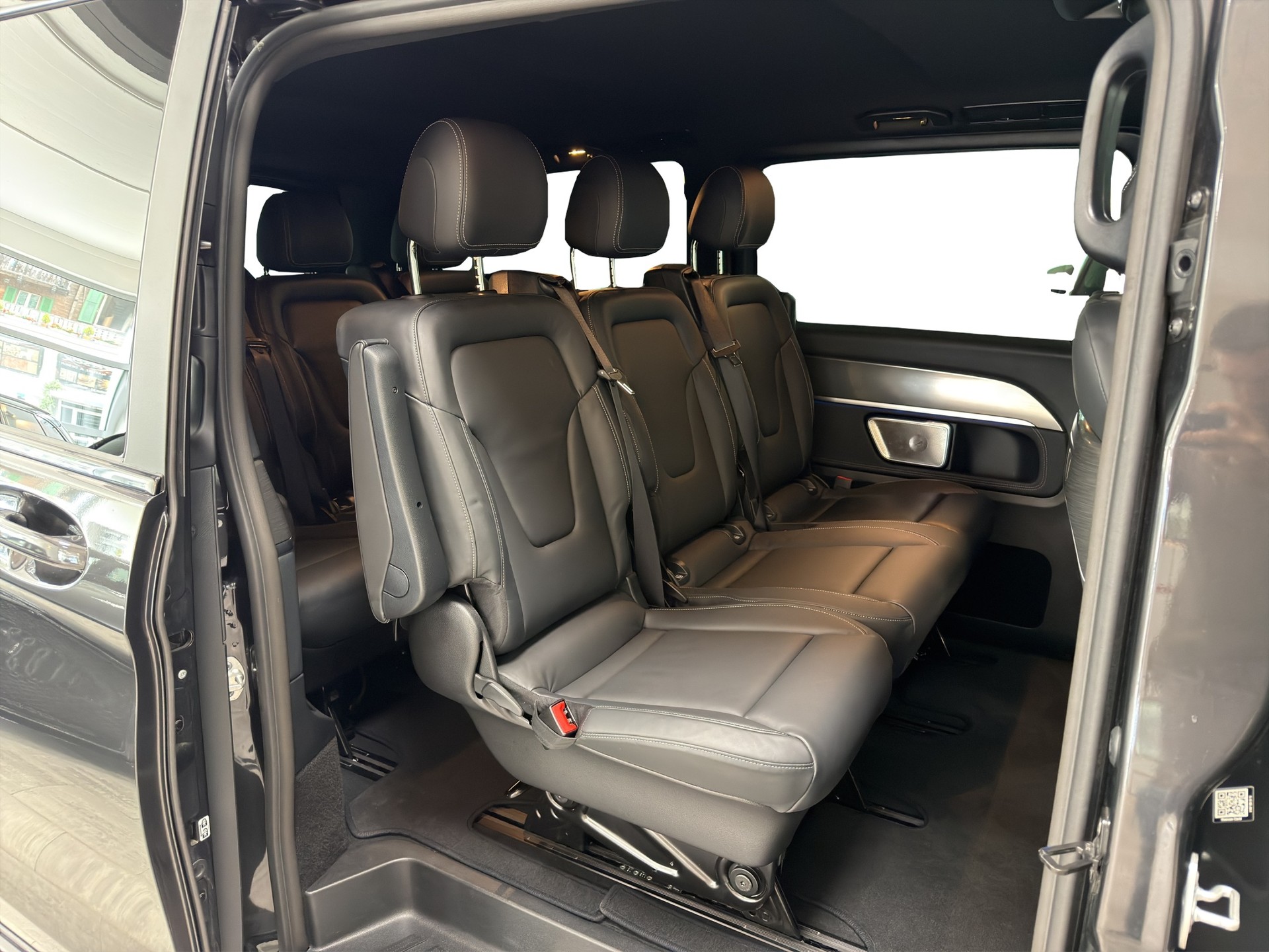 MERCEDES-BENZ V 300 d lang 4Matic Swiss Edition 9G-Tronic-image-9